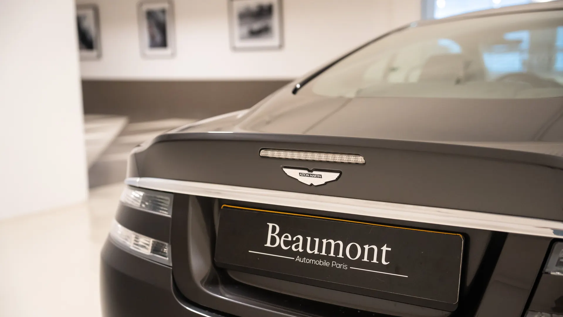 Aston Martin DBS — photo 18