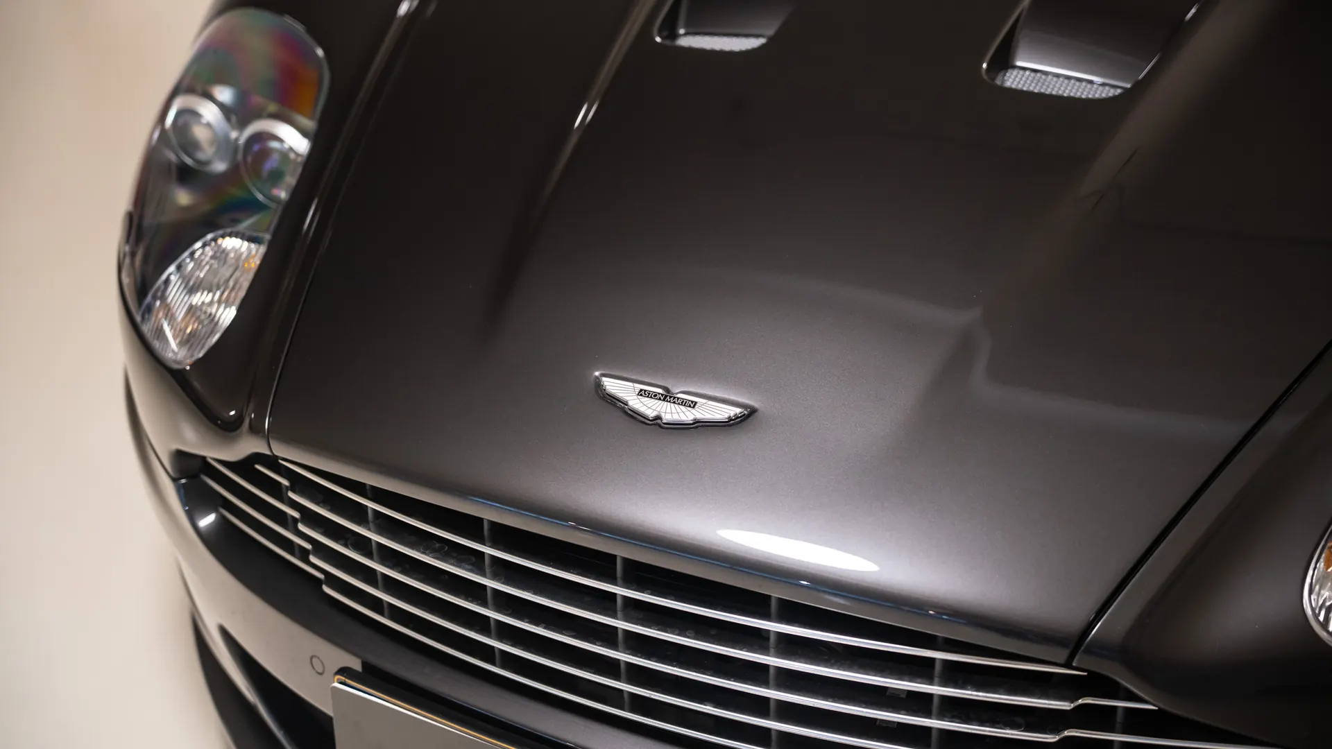 Aston Martin DBS — photo 26