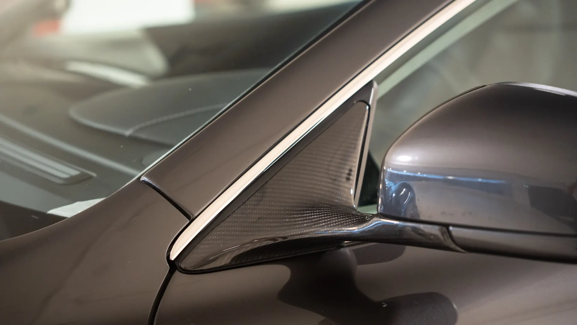 Aston Martin DBS — photo 17