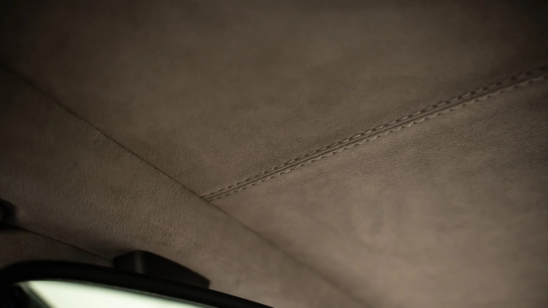 Aston Martin DBS — photo 2