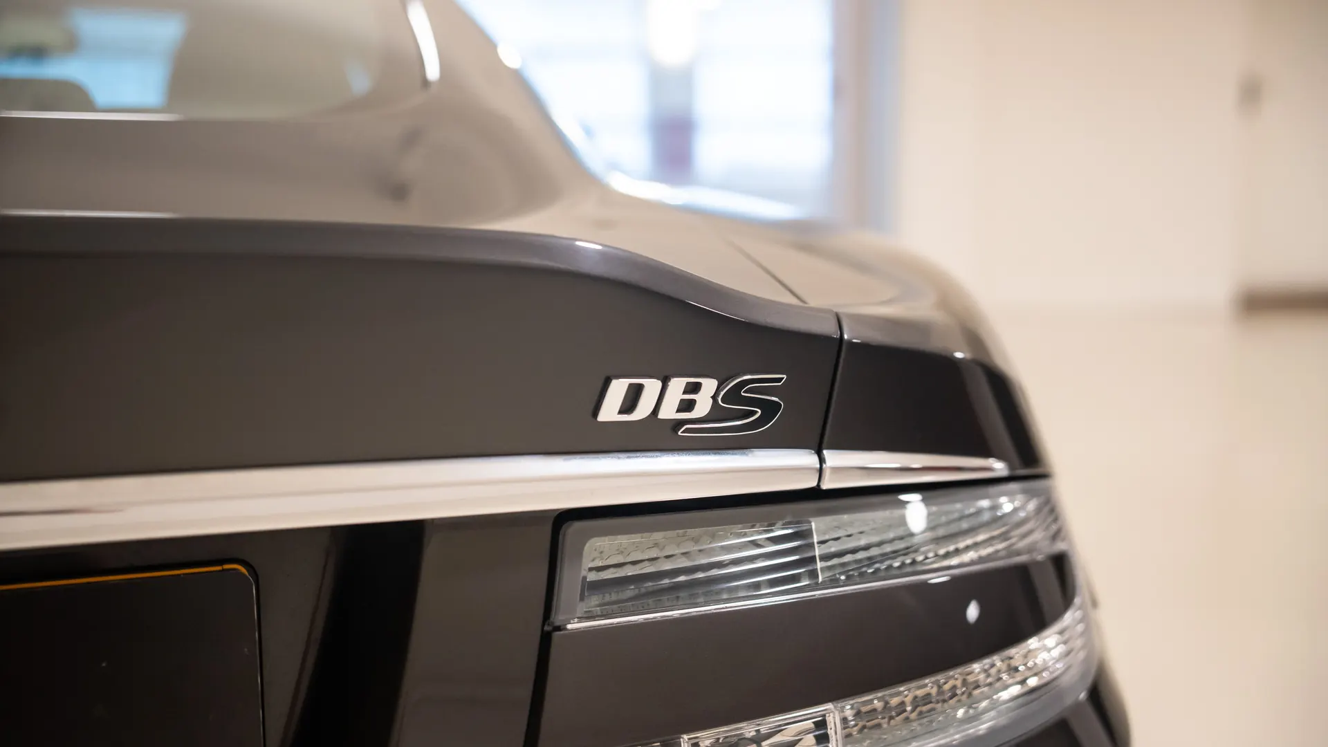 Aston Martin DBS — photo 39