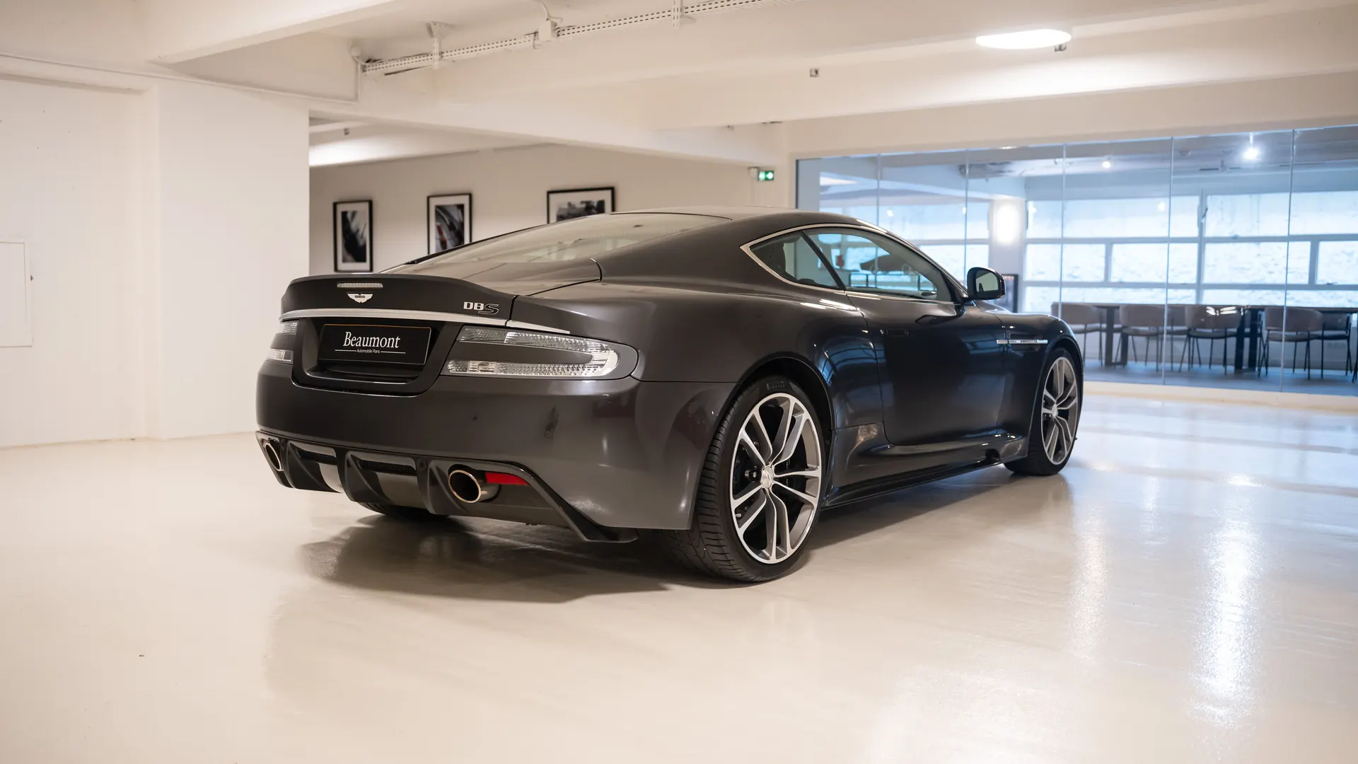 Aston Martin DBS — photo 28