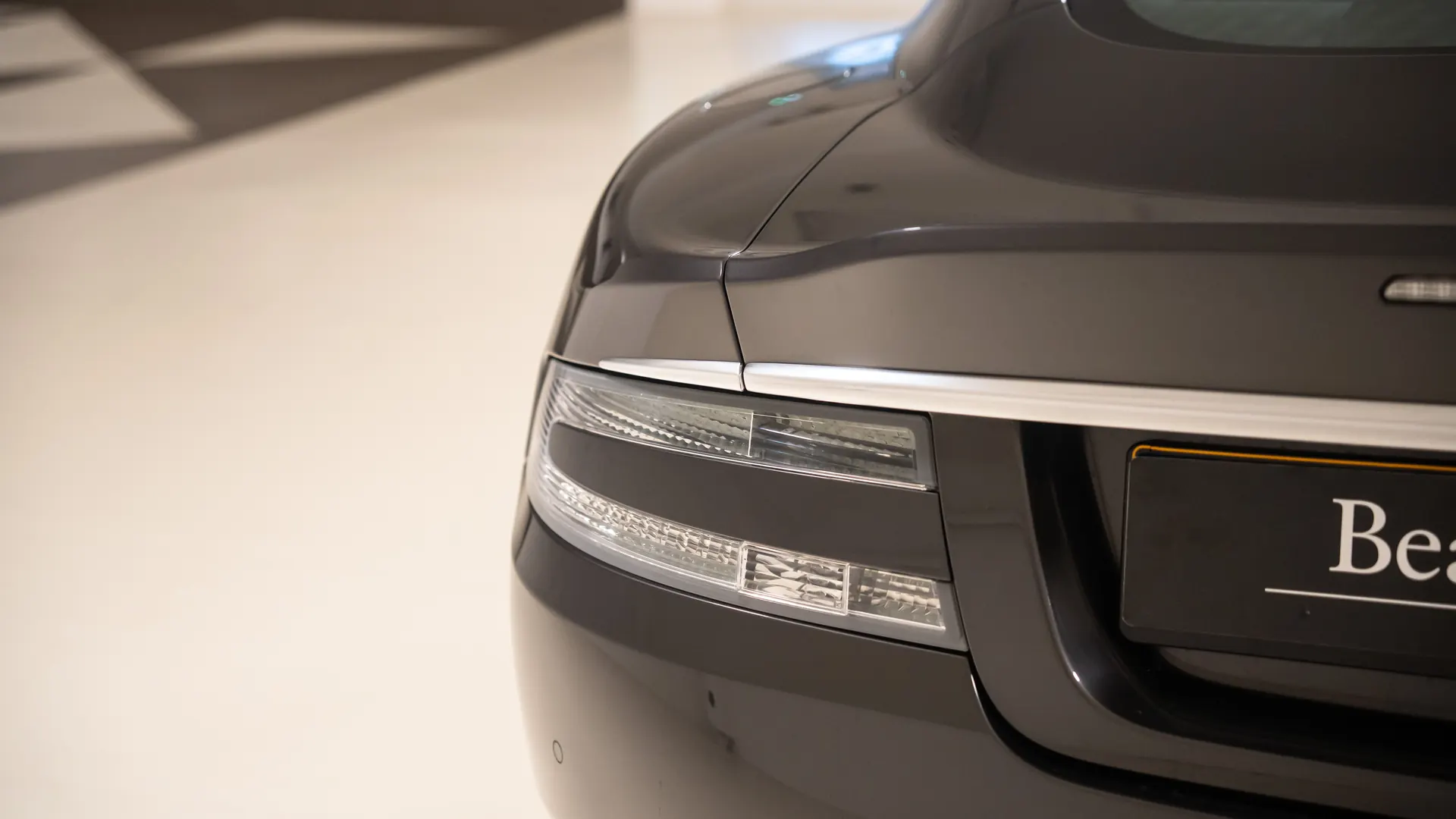 Aston Martin DBS — photo 7