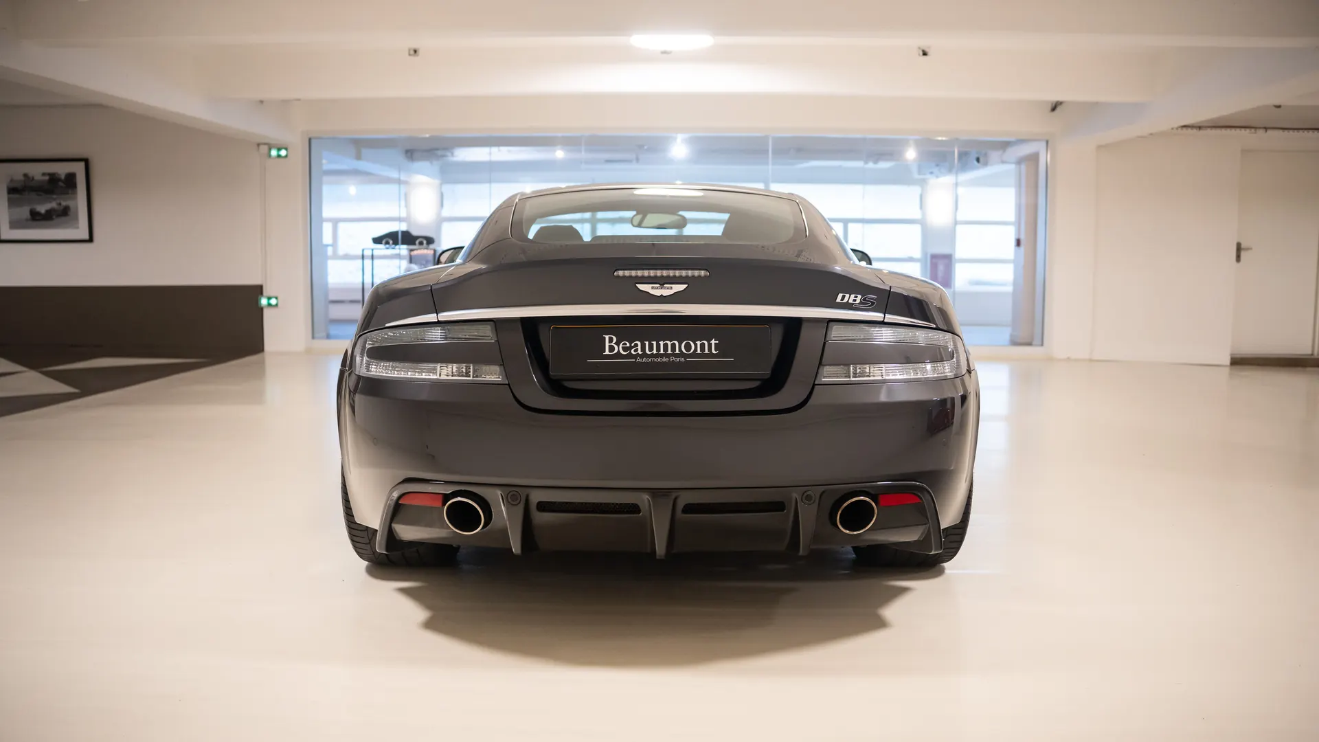 Aston Martin DBS — photo 6