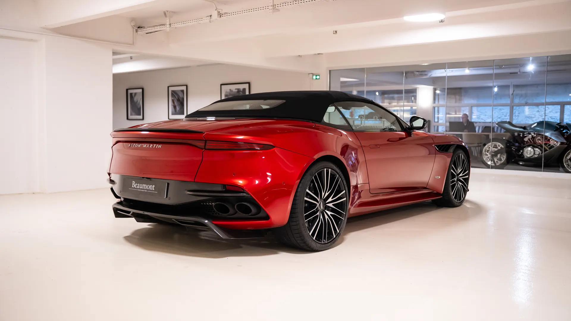 Aston Martin DBS — photo 22