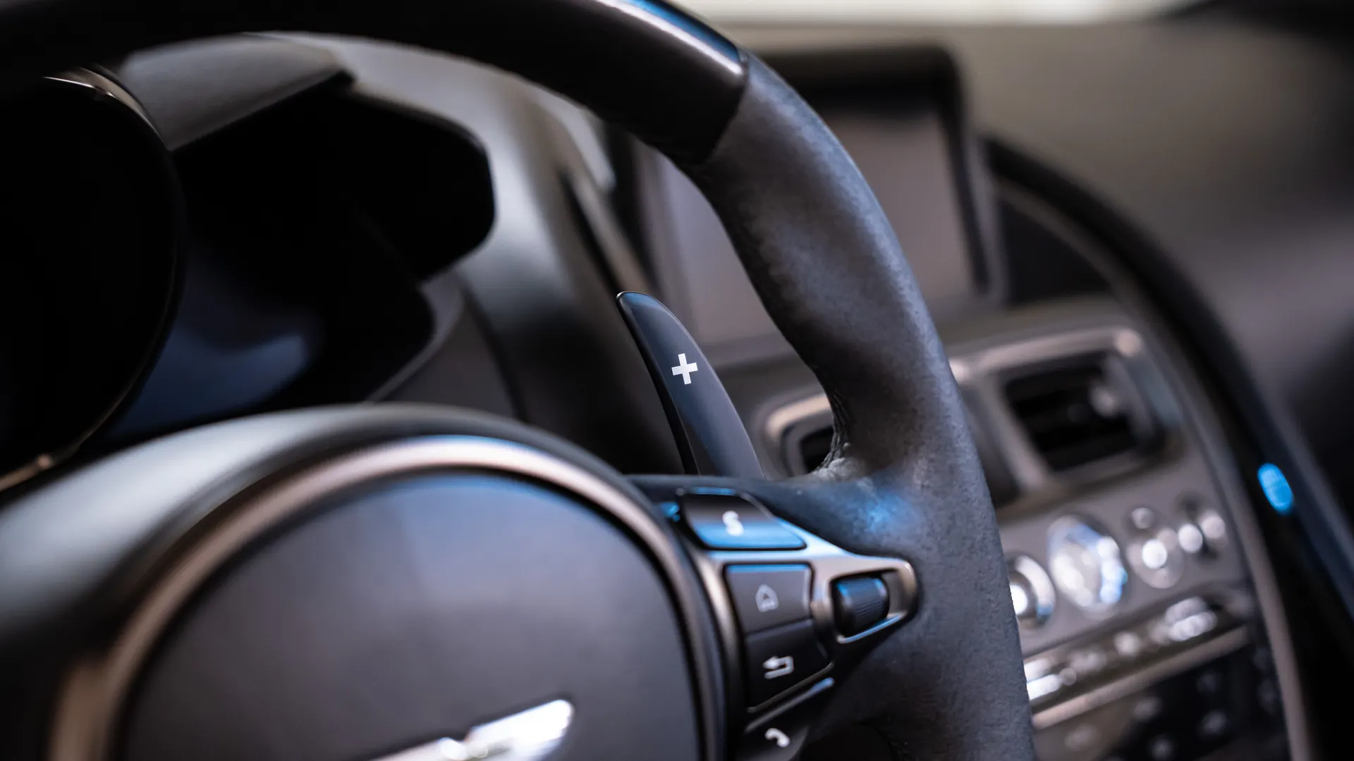 Aston Martin DBS — photo 5