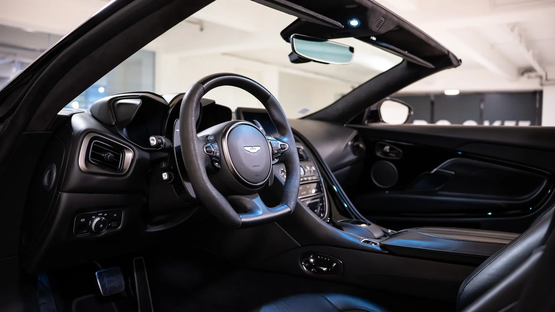 Aston Martin DBS — photo 38