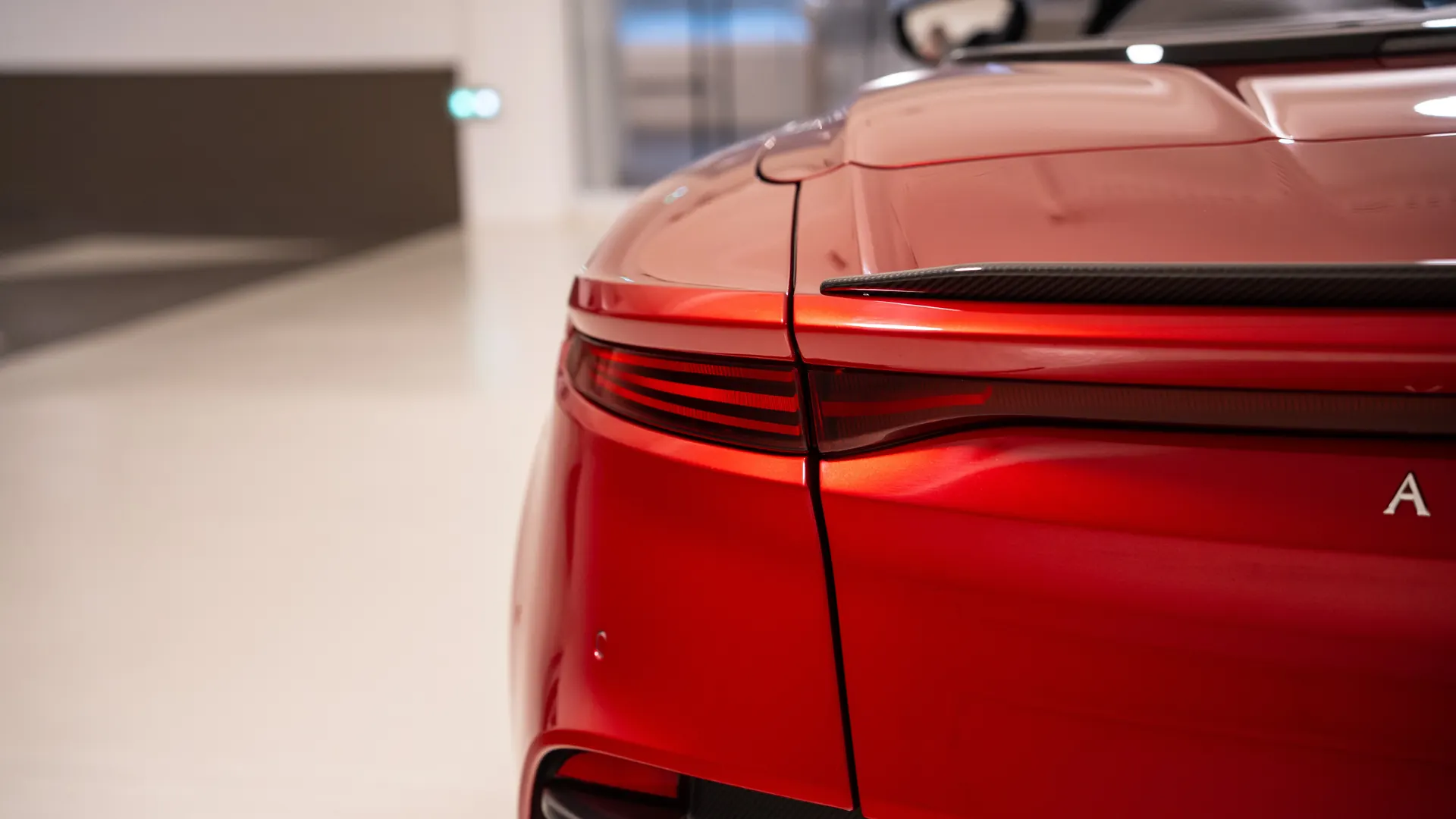 Aston Martin DBS — photo 41