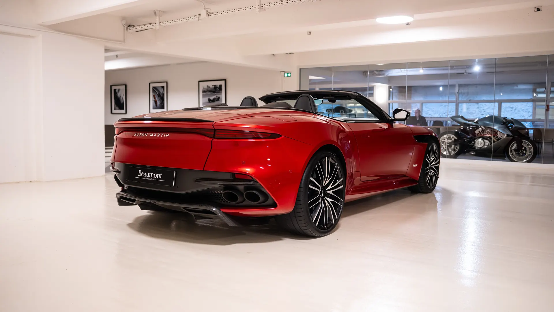 Aston Martin DBS — photo 19