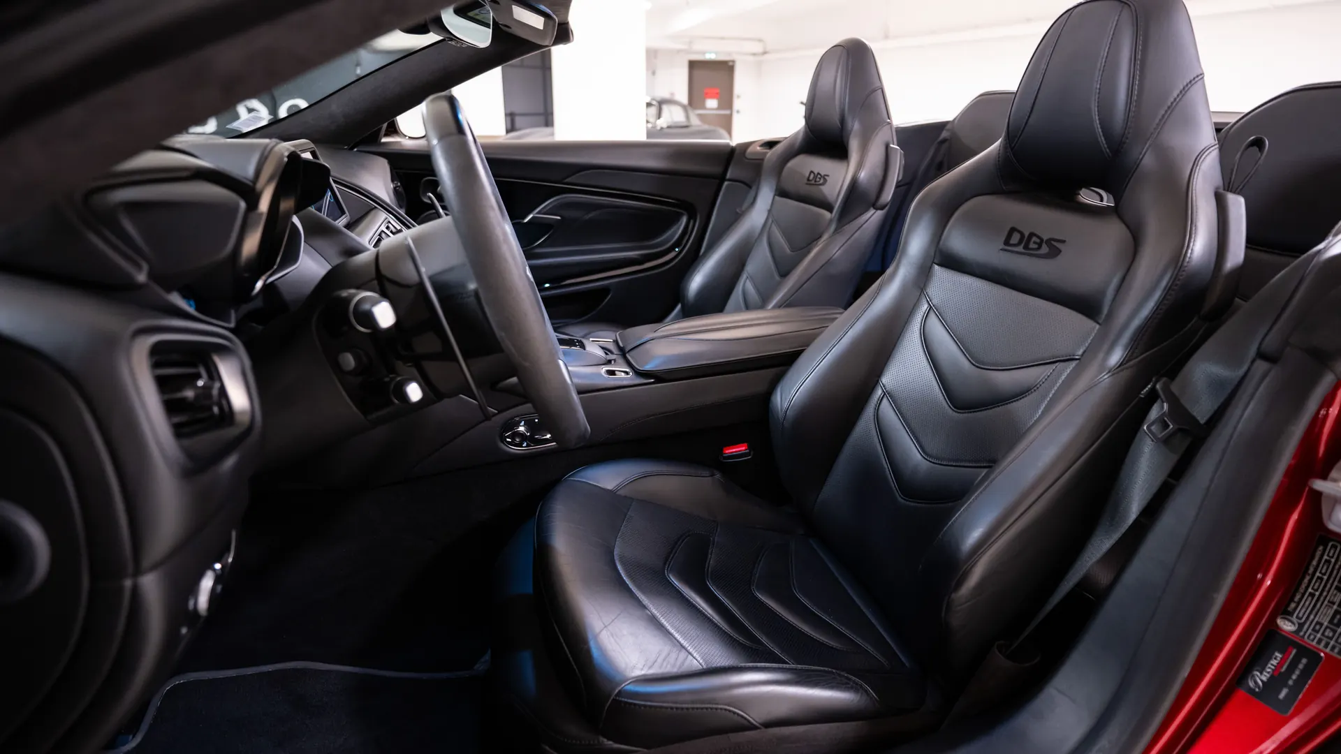 Aston Martin DBS — photo 23