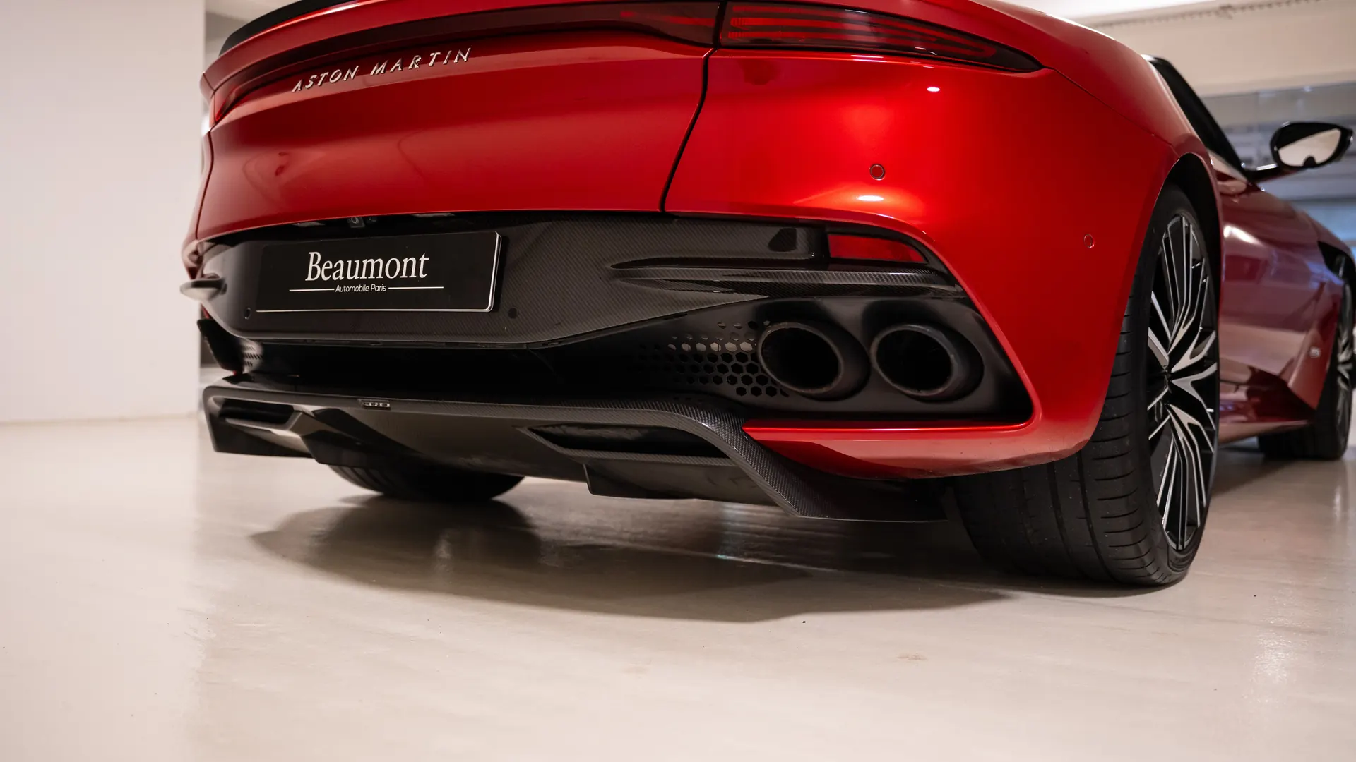 Aston Martin DBS — photo 7
