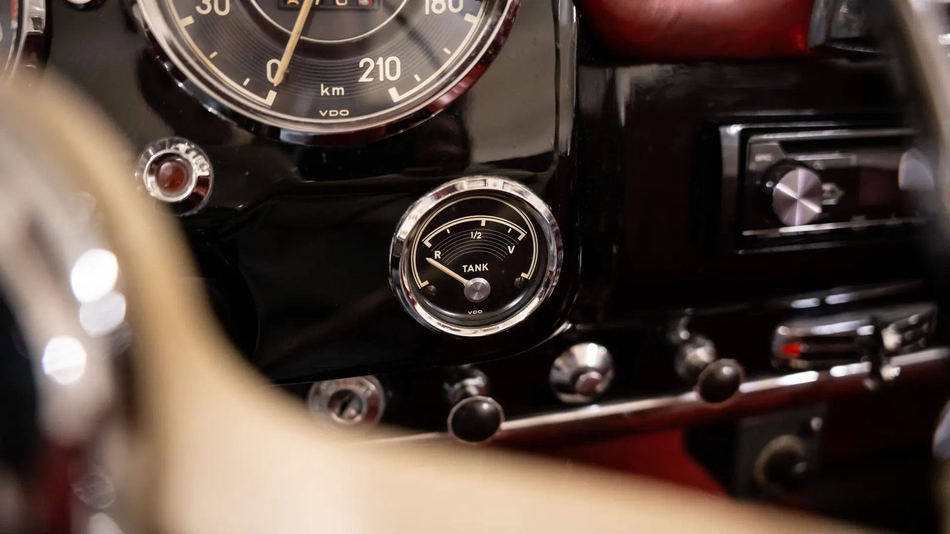 Mercedes 190 — photo 21