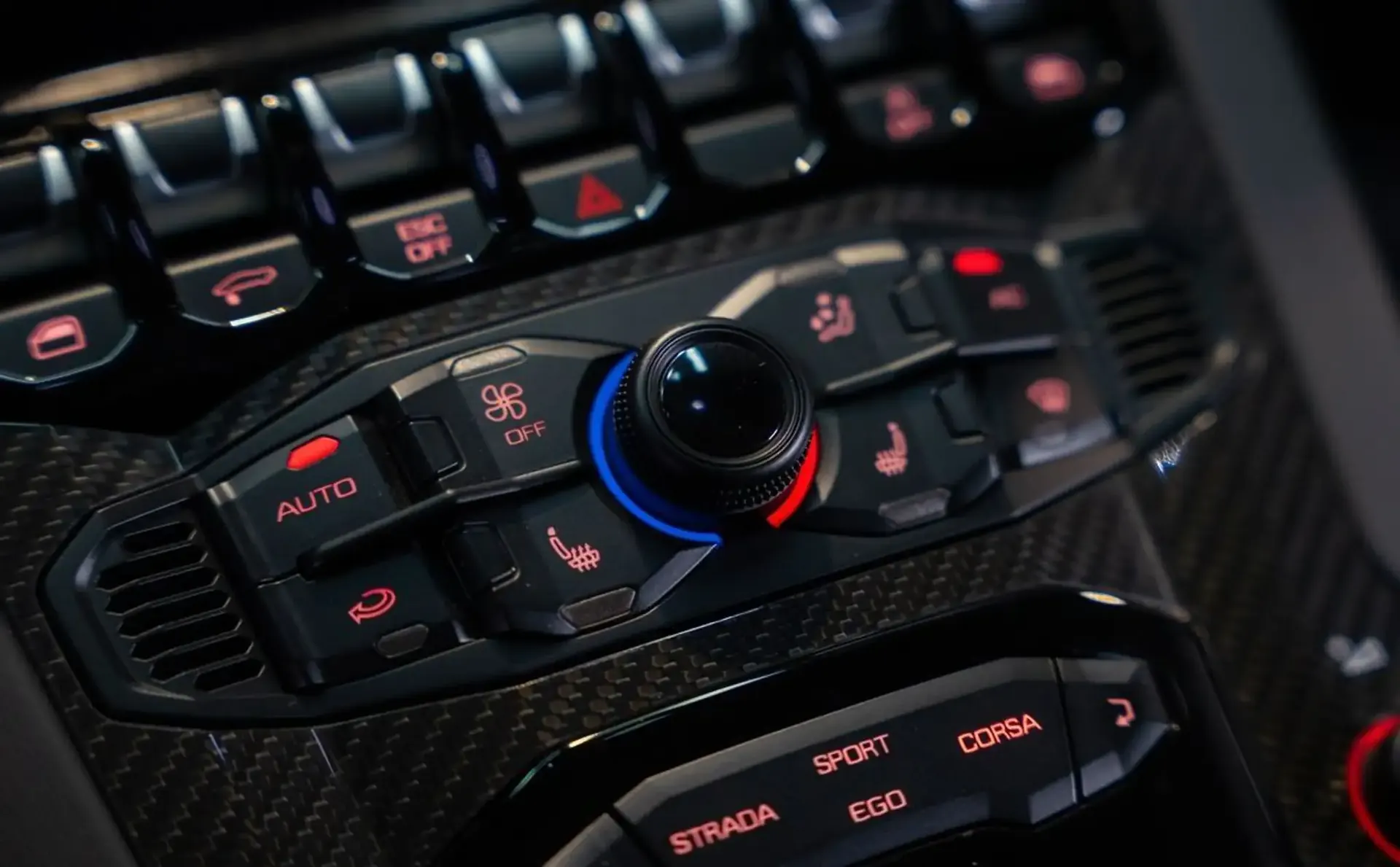 Lamborghini Aventador — photo 7