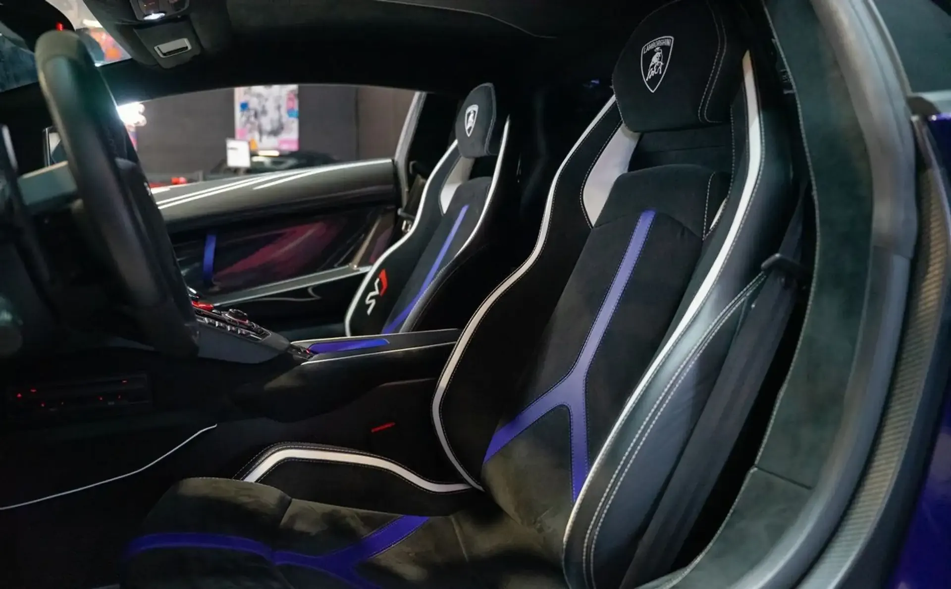 Lamborghini Aventador — photo 8