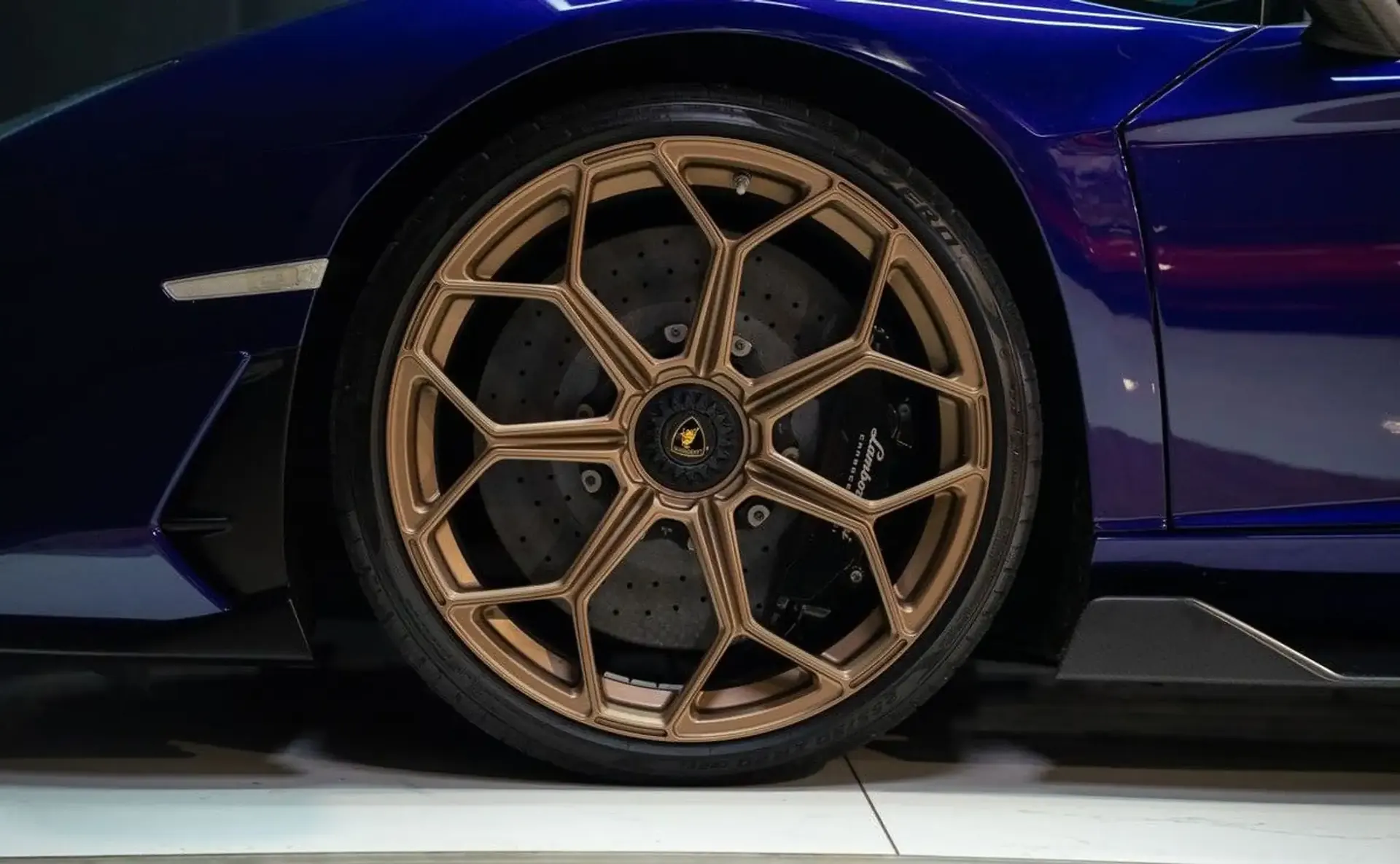 Lamborghini Aventador — photo 5