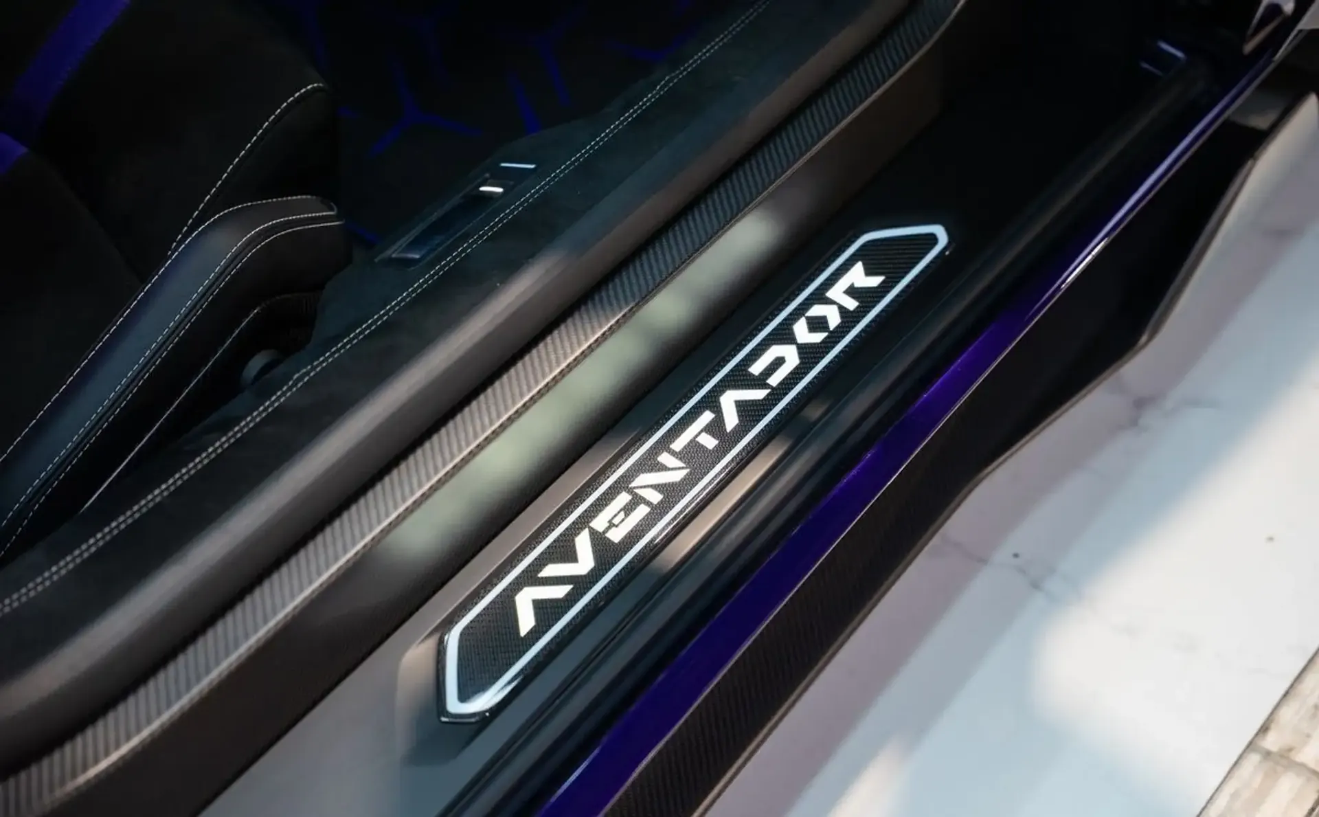 Lamborghini Aventador — photo 13