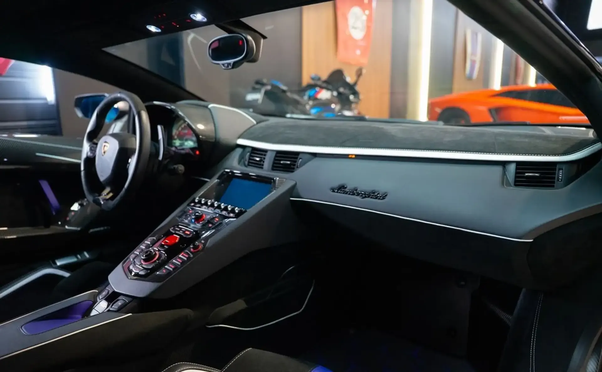 Lamborghini Aventador — photo 9