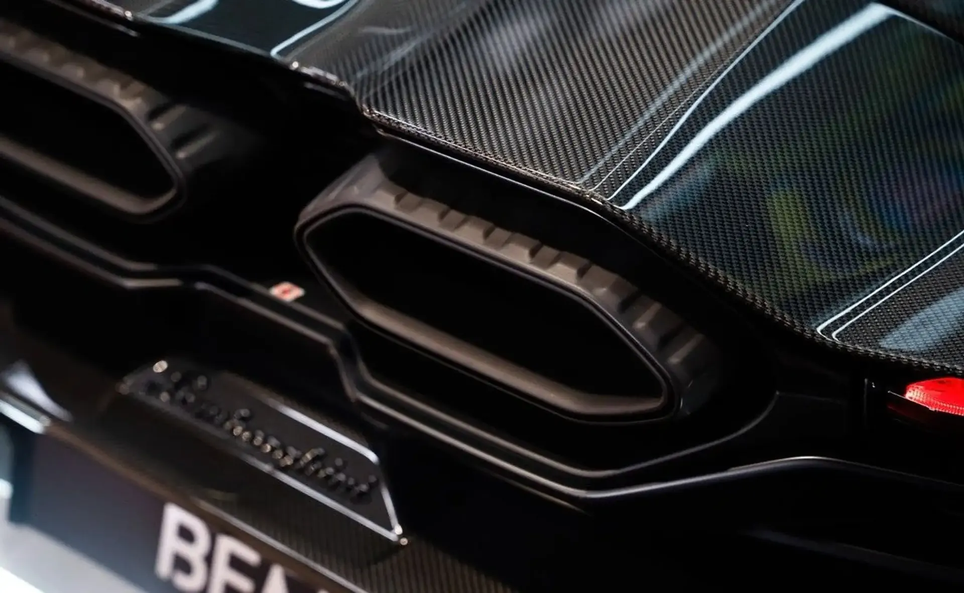 Lamborghini Revuelto — photo 3