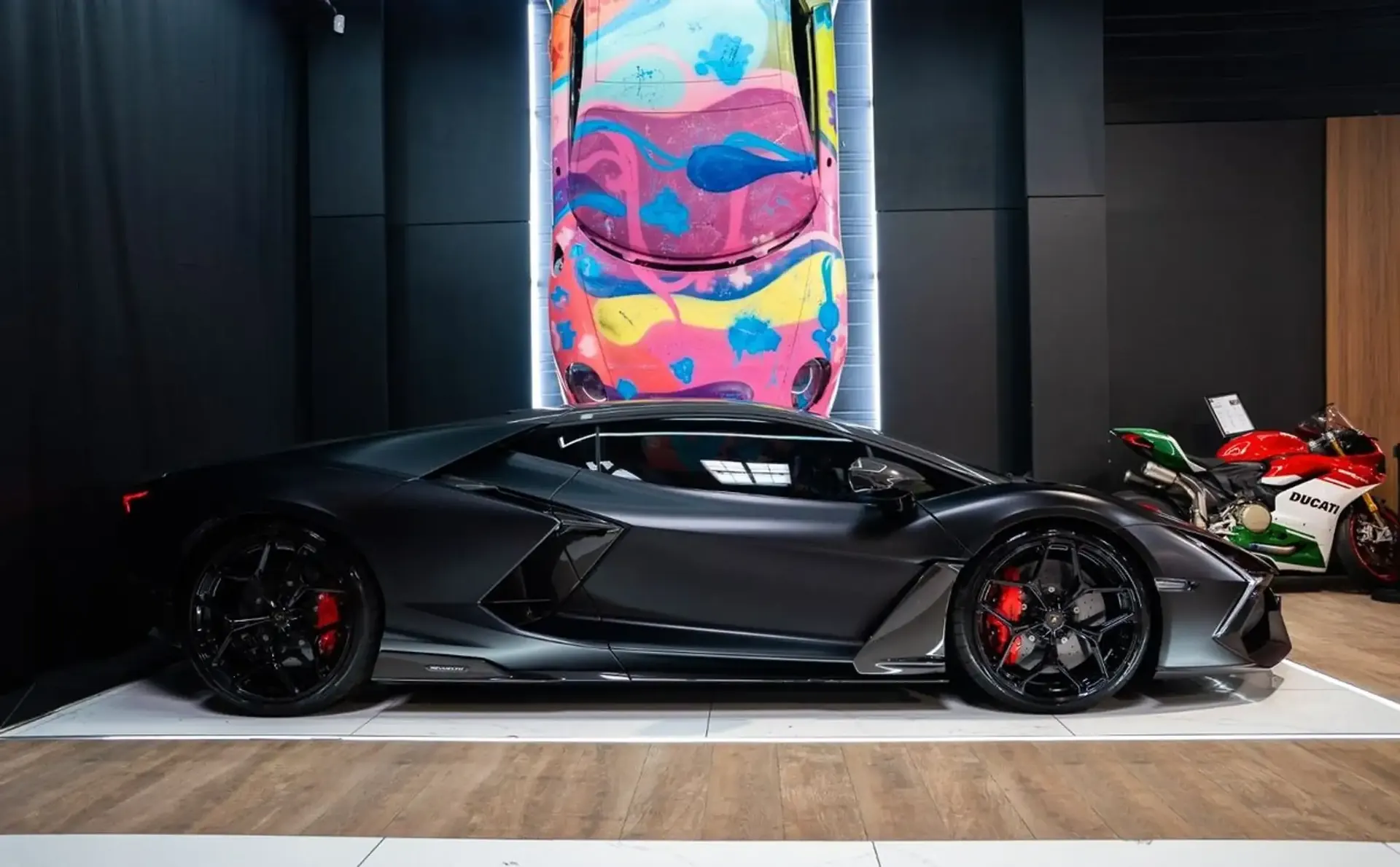 Lamborghini Revuelto — photo 5