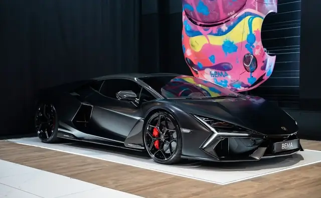 Lamborghini Revuelto