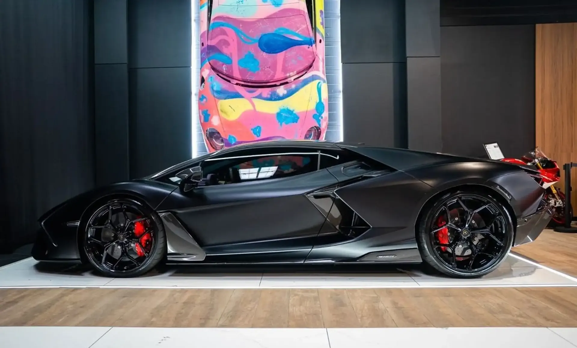 Lamborghini Revuelto — photo 4