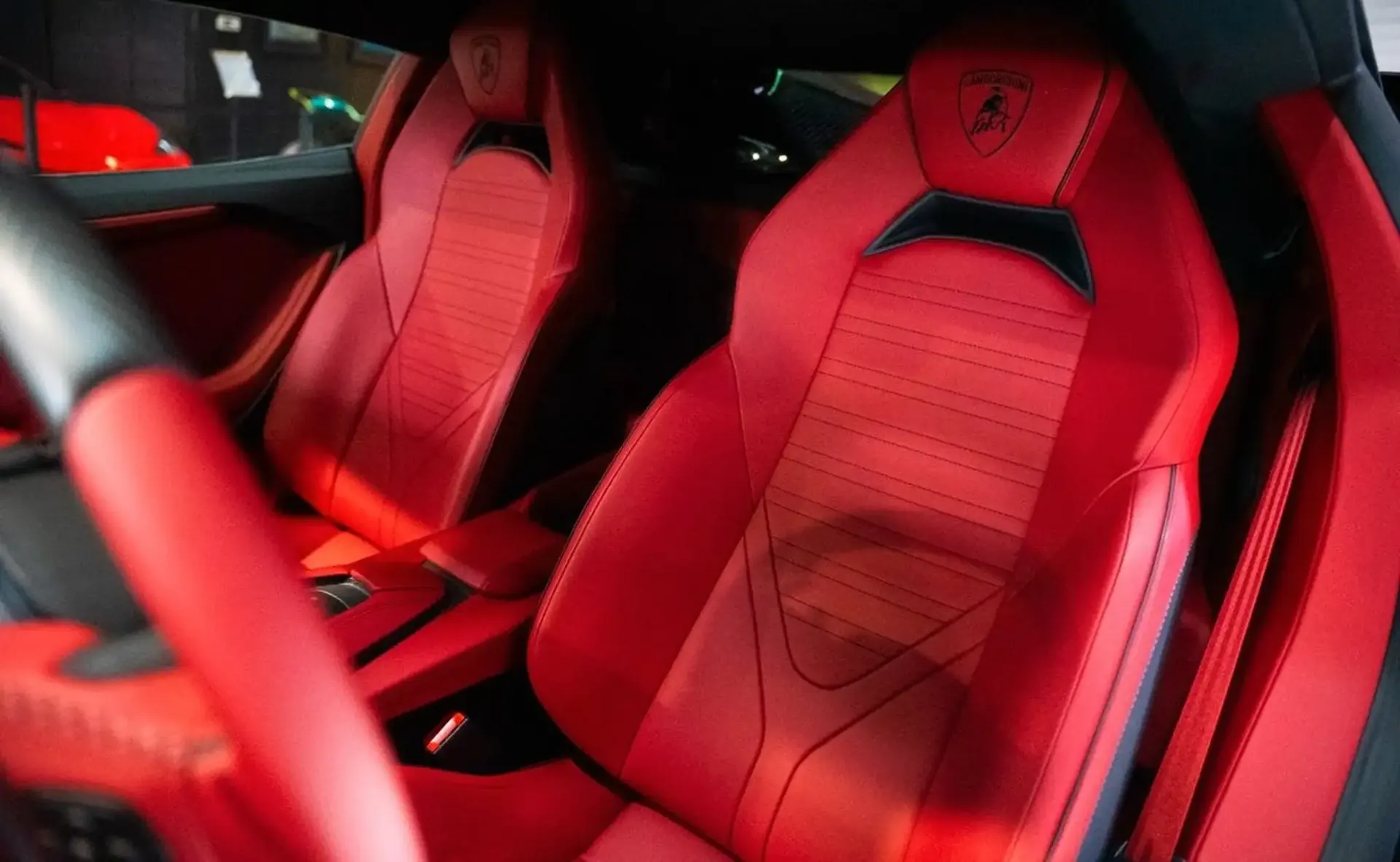 Lamborghini Revuelto — photo 8