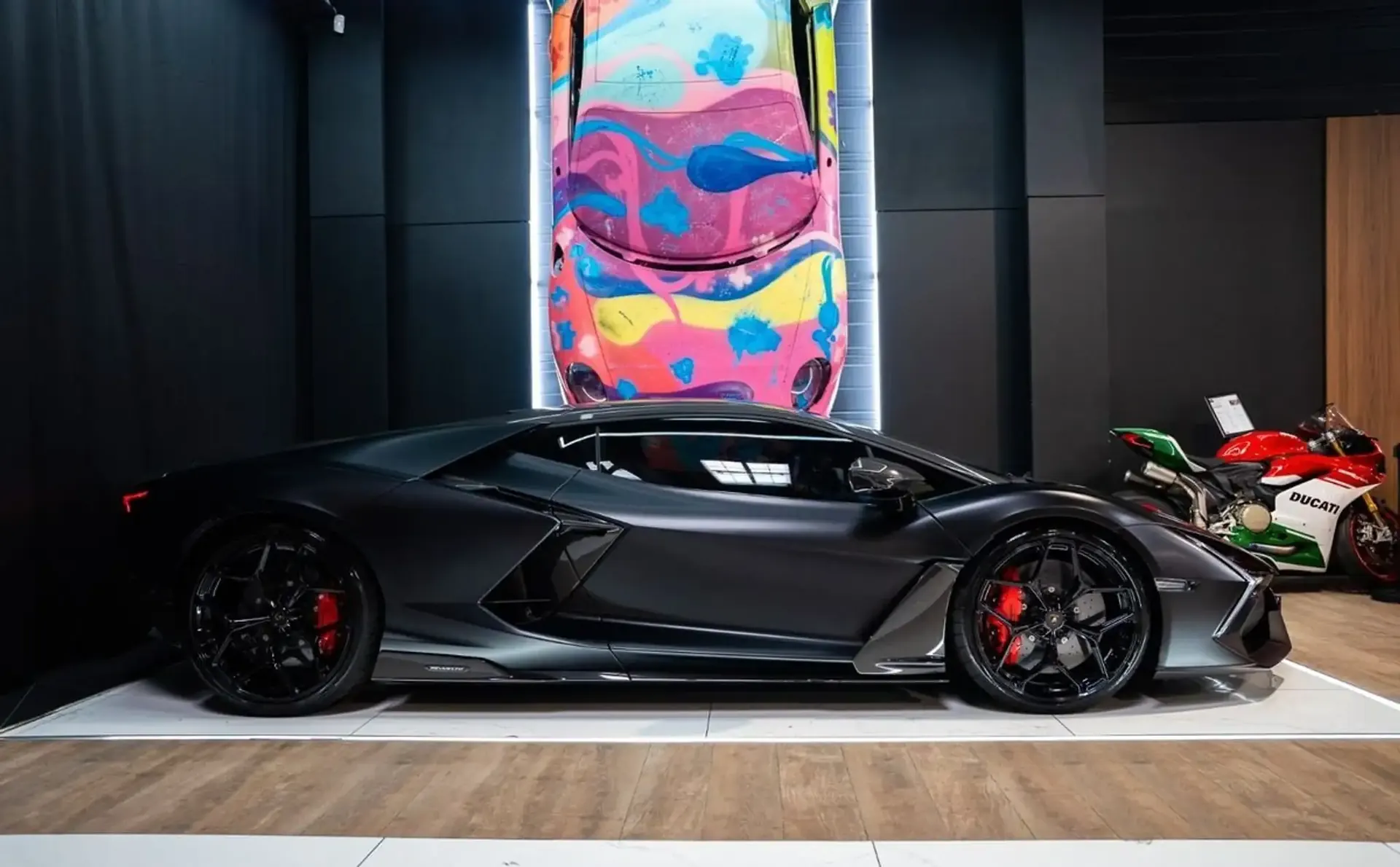 Lamborghini Revuelto — photo 5