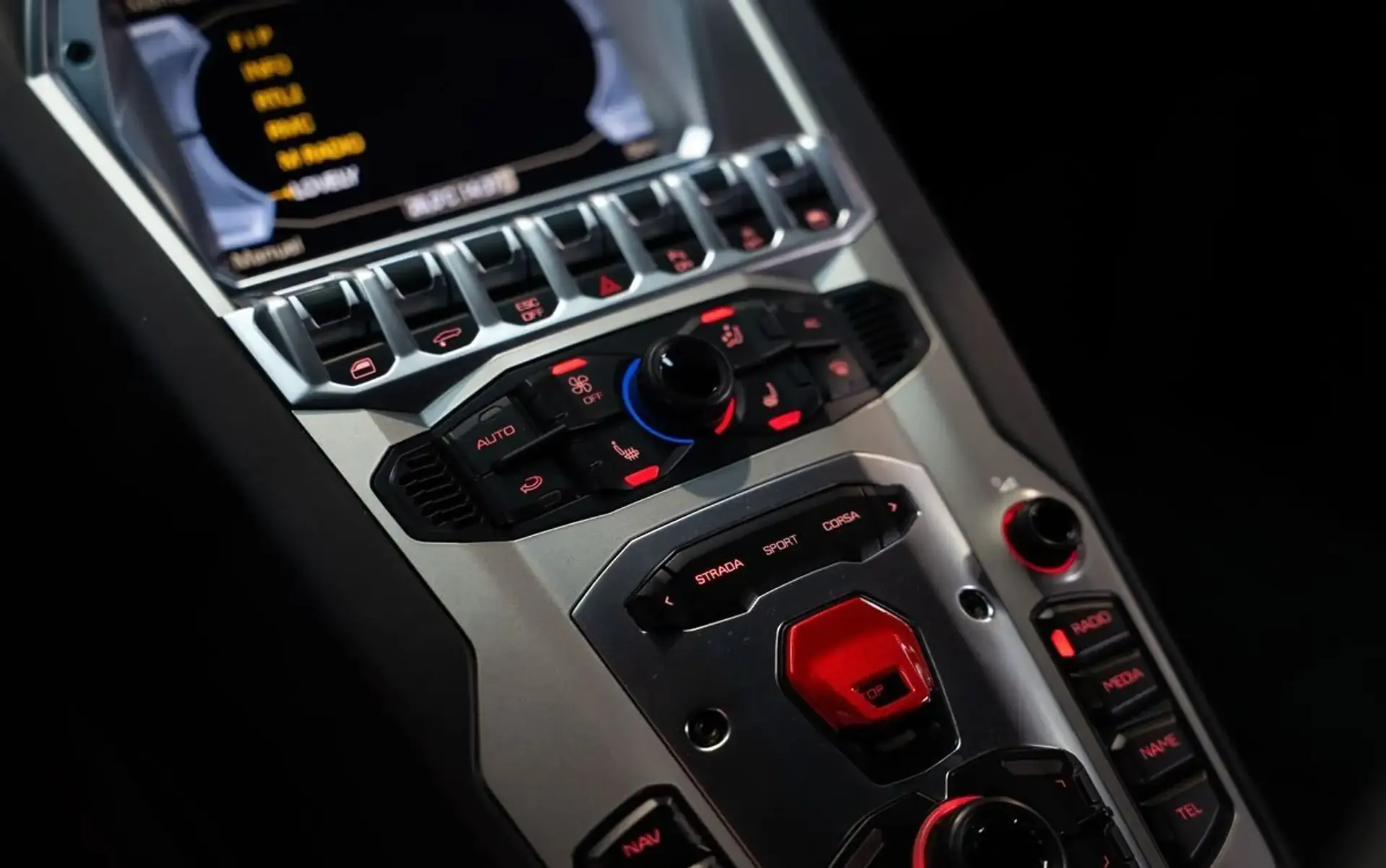 Lamborghini Aventador — photo 7