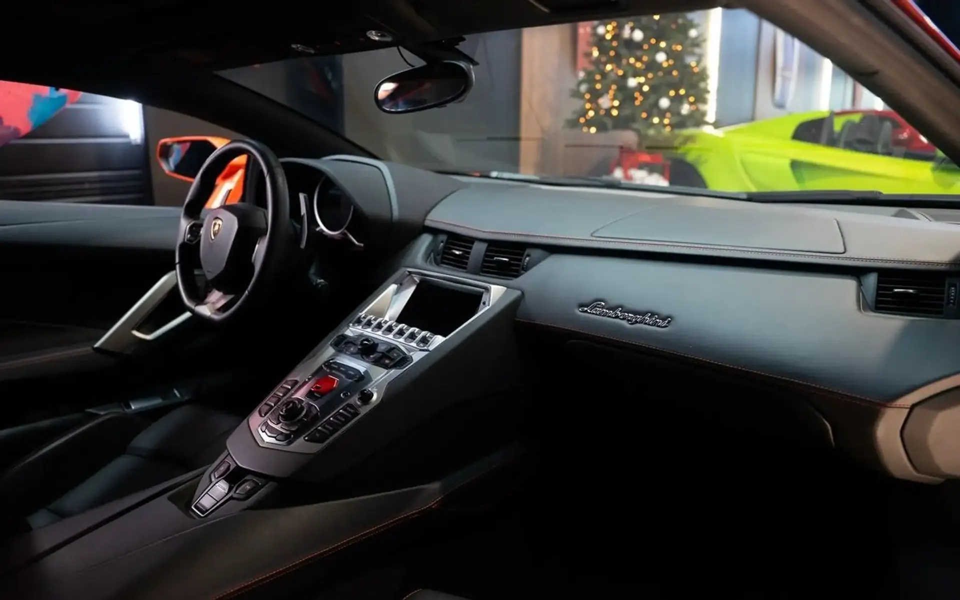 Lamborghini Aventador — photo 10