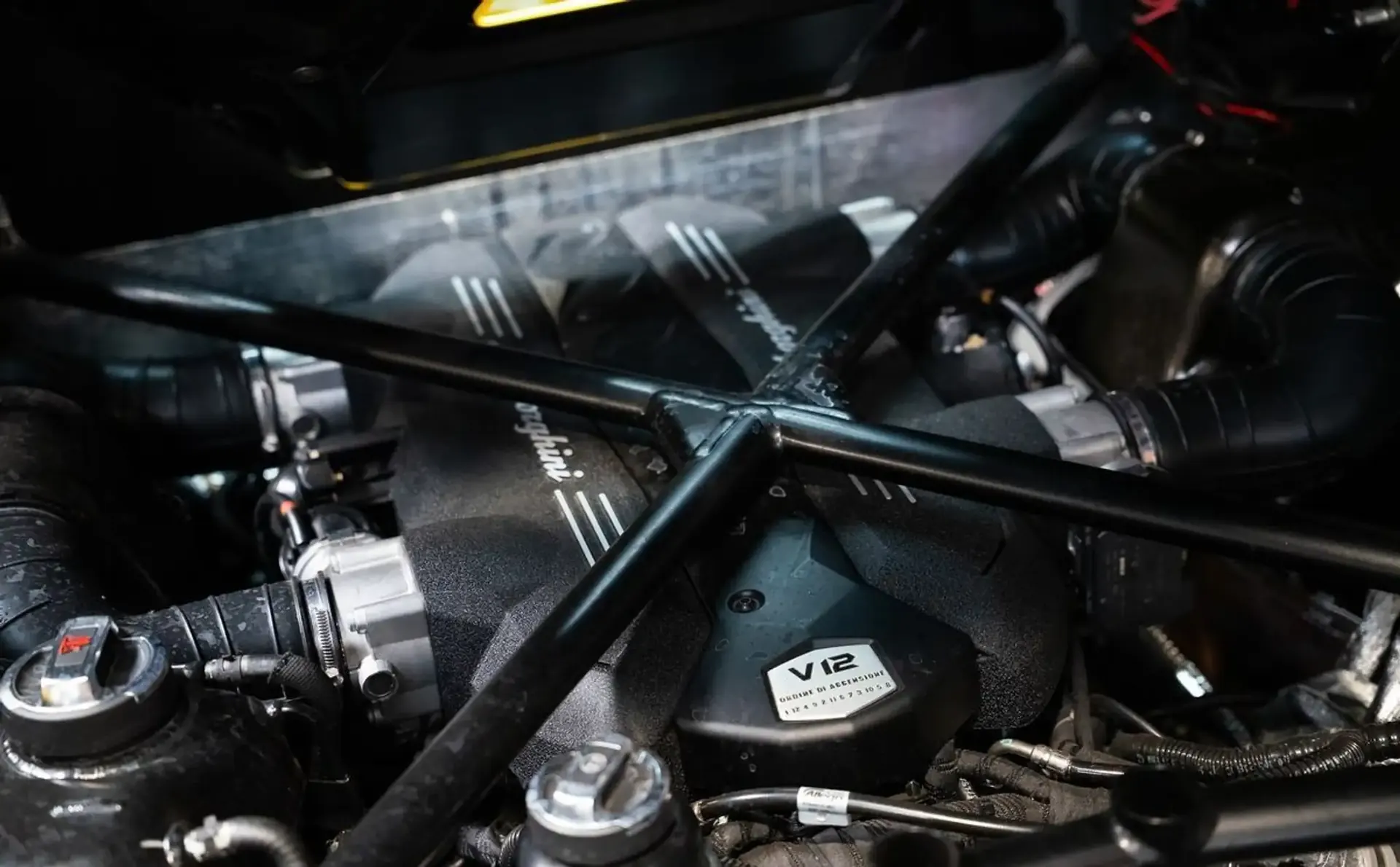 Lamborghini Aventador — photo 8