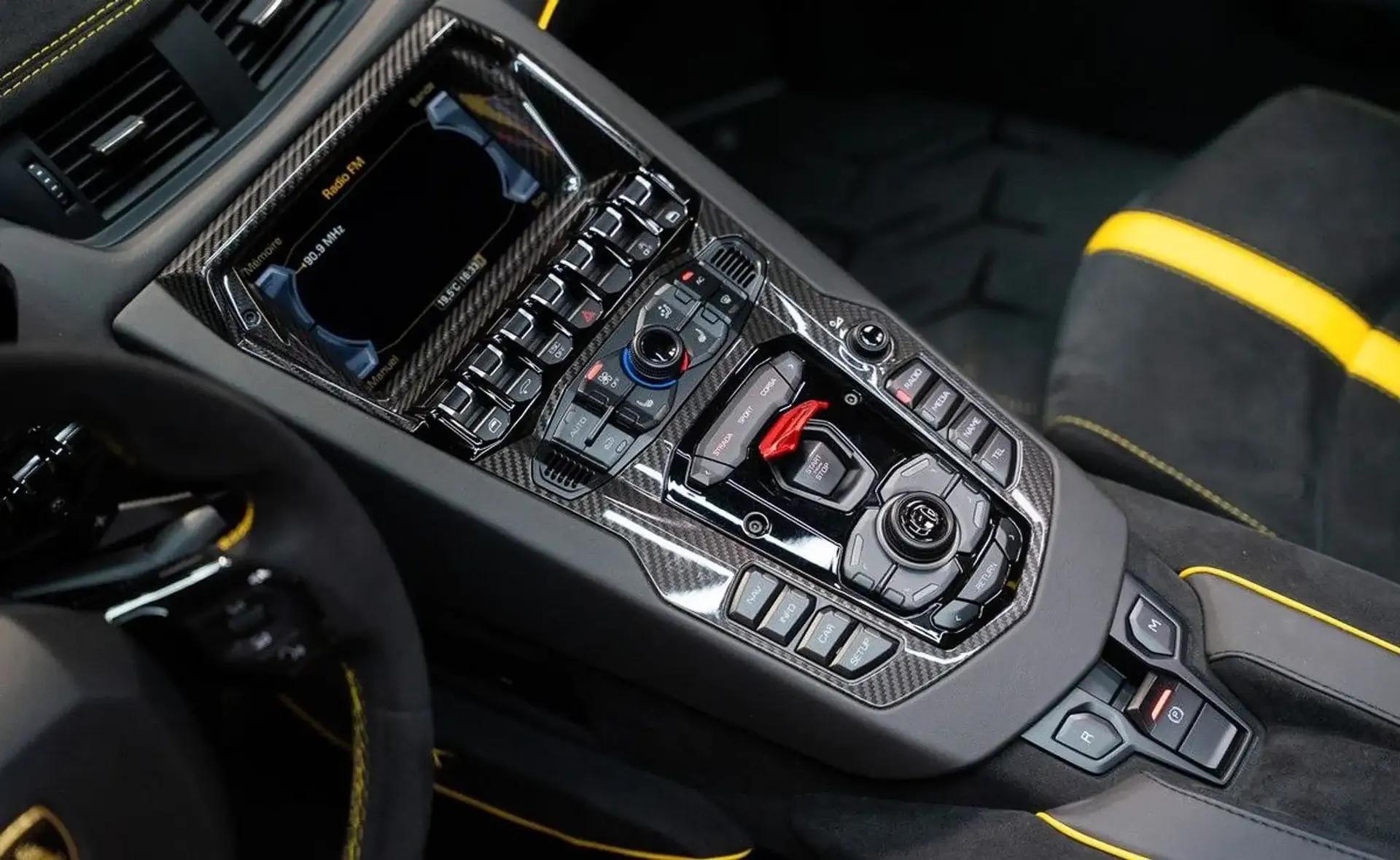 Lamborghini Aventador — photo 7