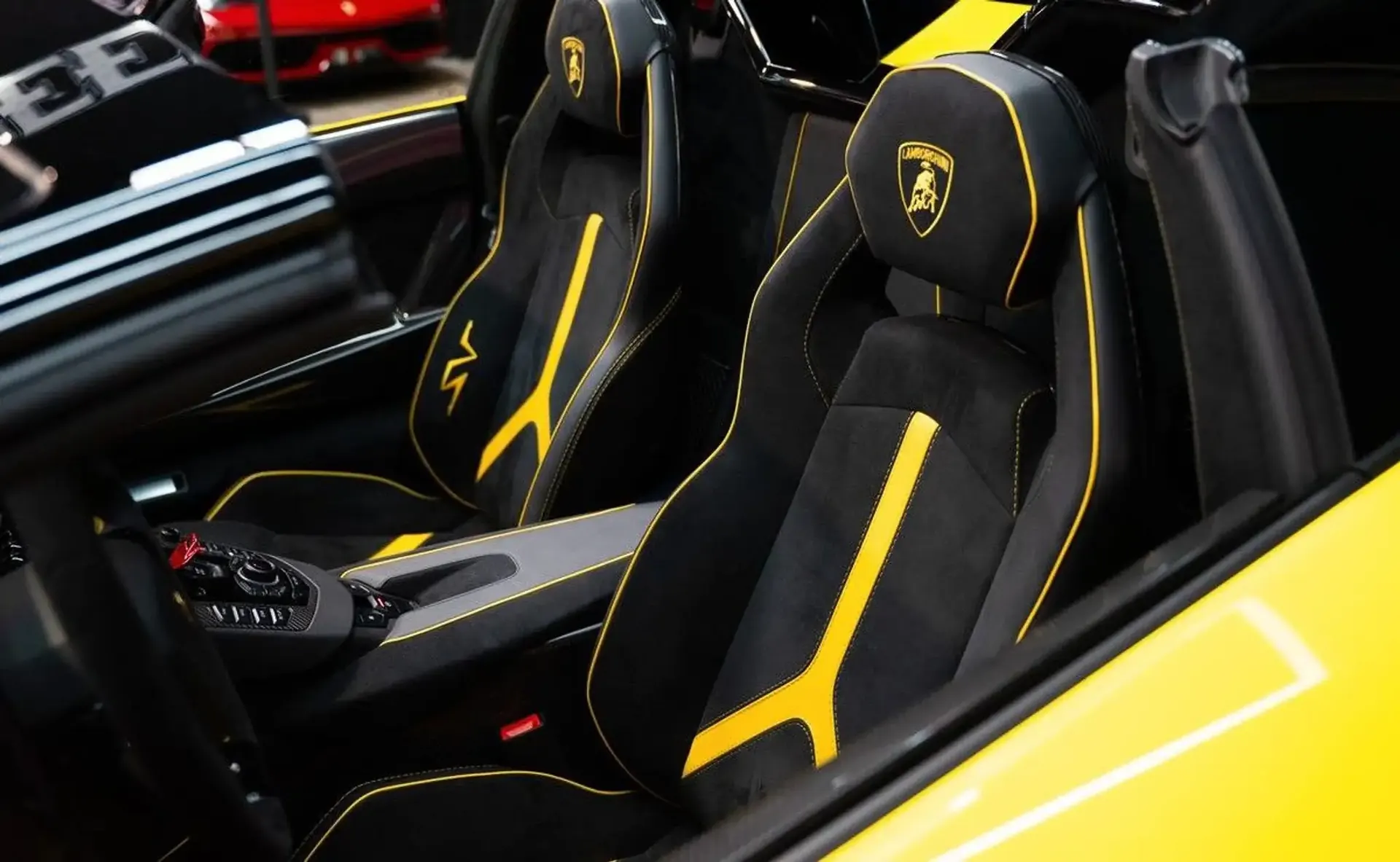 Lamborghini Aventador — photo 5