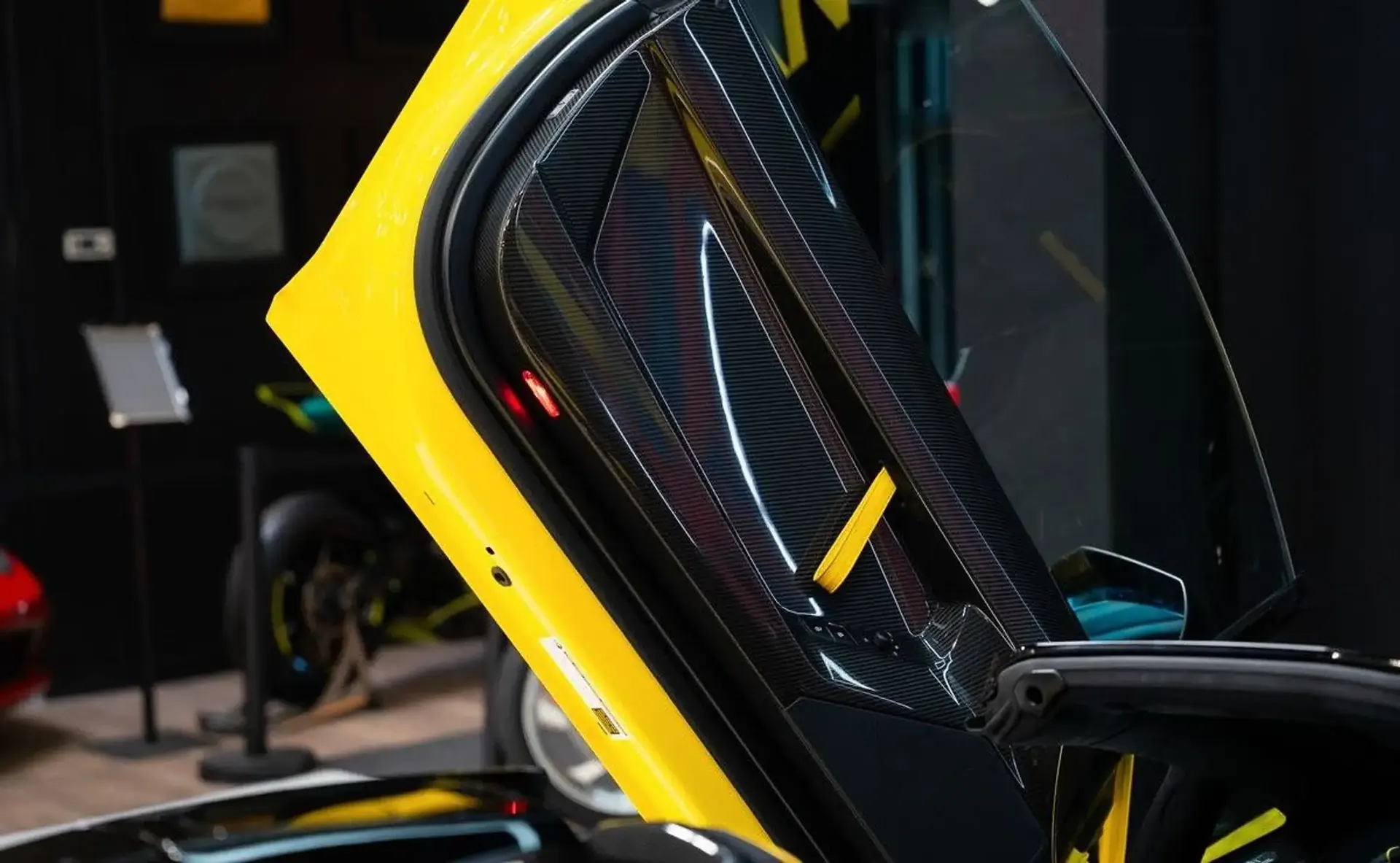 Lamborghini Aventador — photo 9