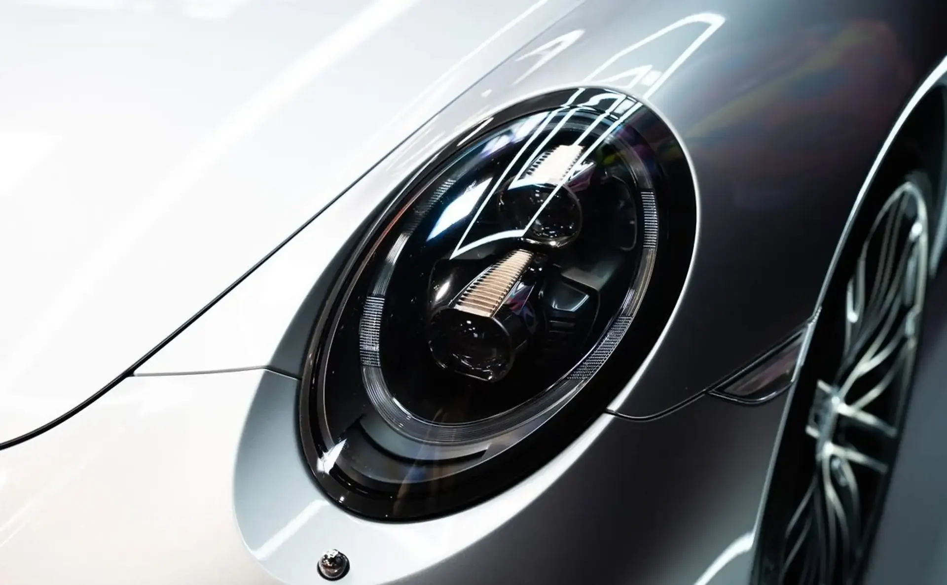Porsche 911 — photo 15