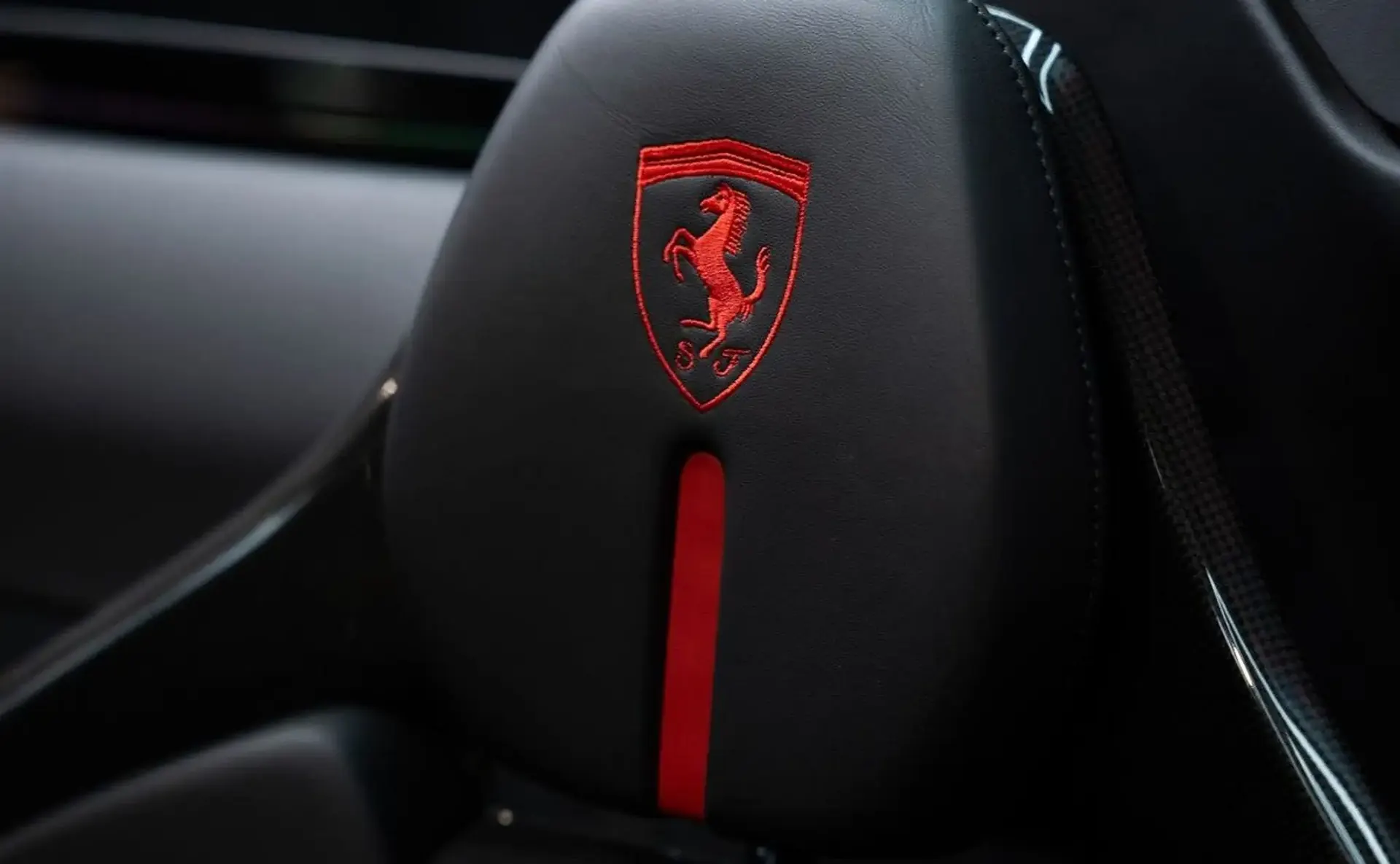 Ferrari SF90 — photo 10