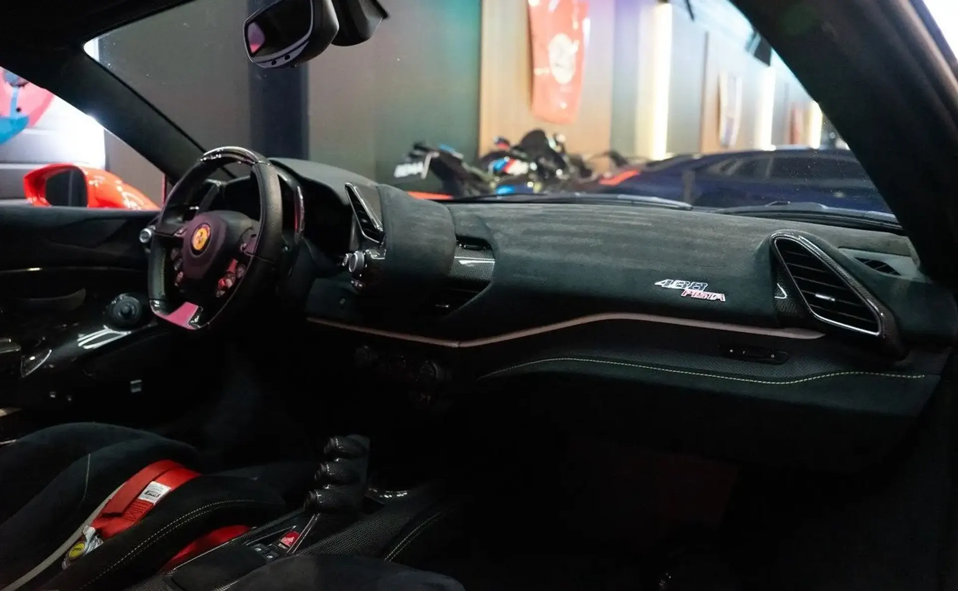 Ferrari 488 — photo 7