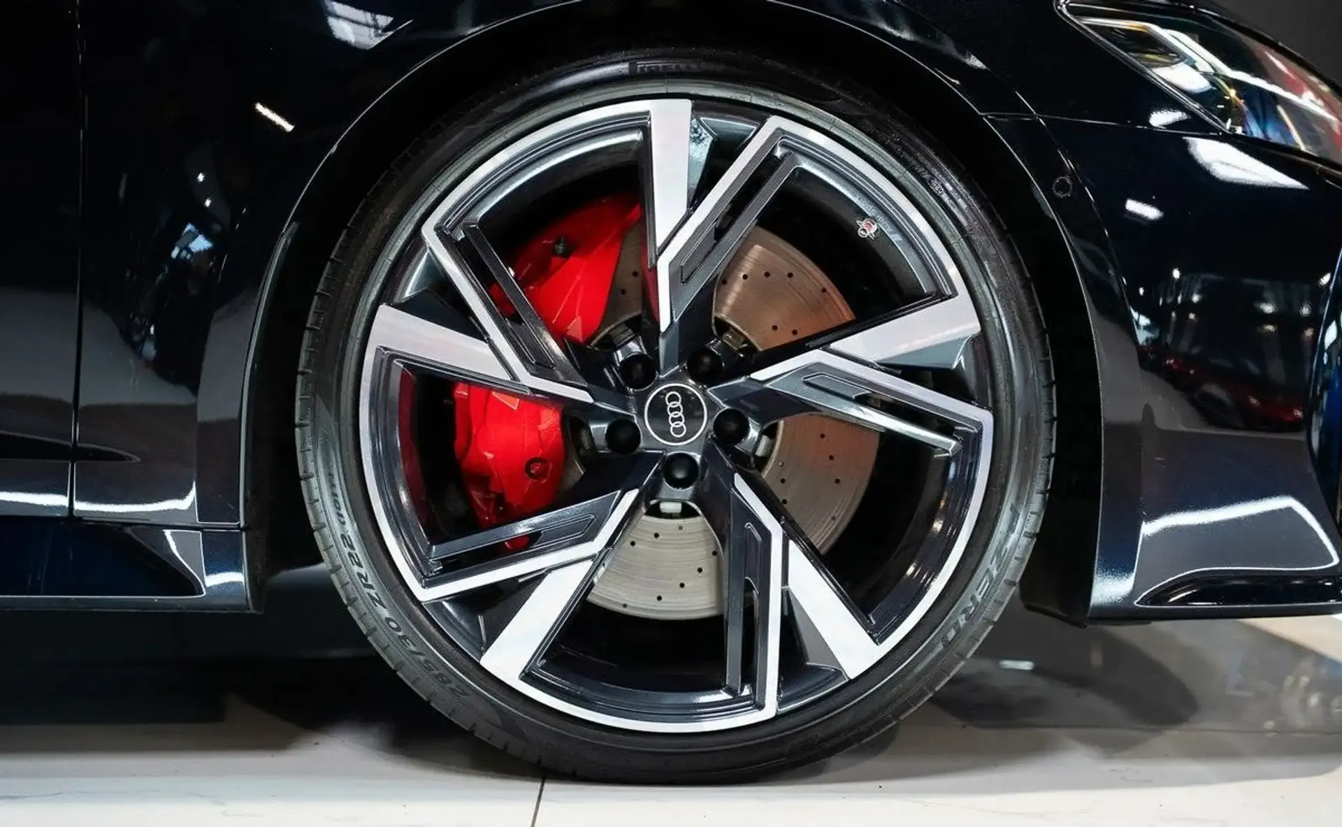 Audi RS6 — photo 7