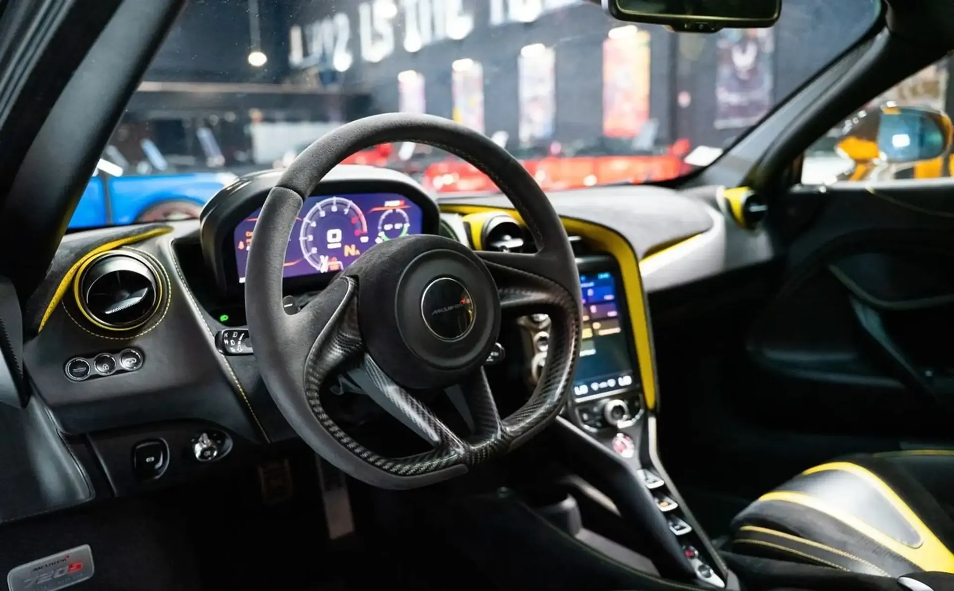 McLaren 720S — photo 15