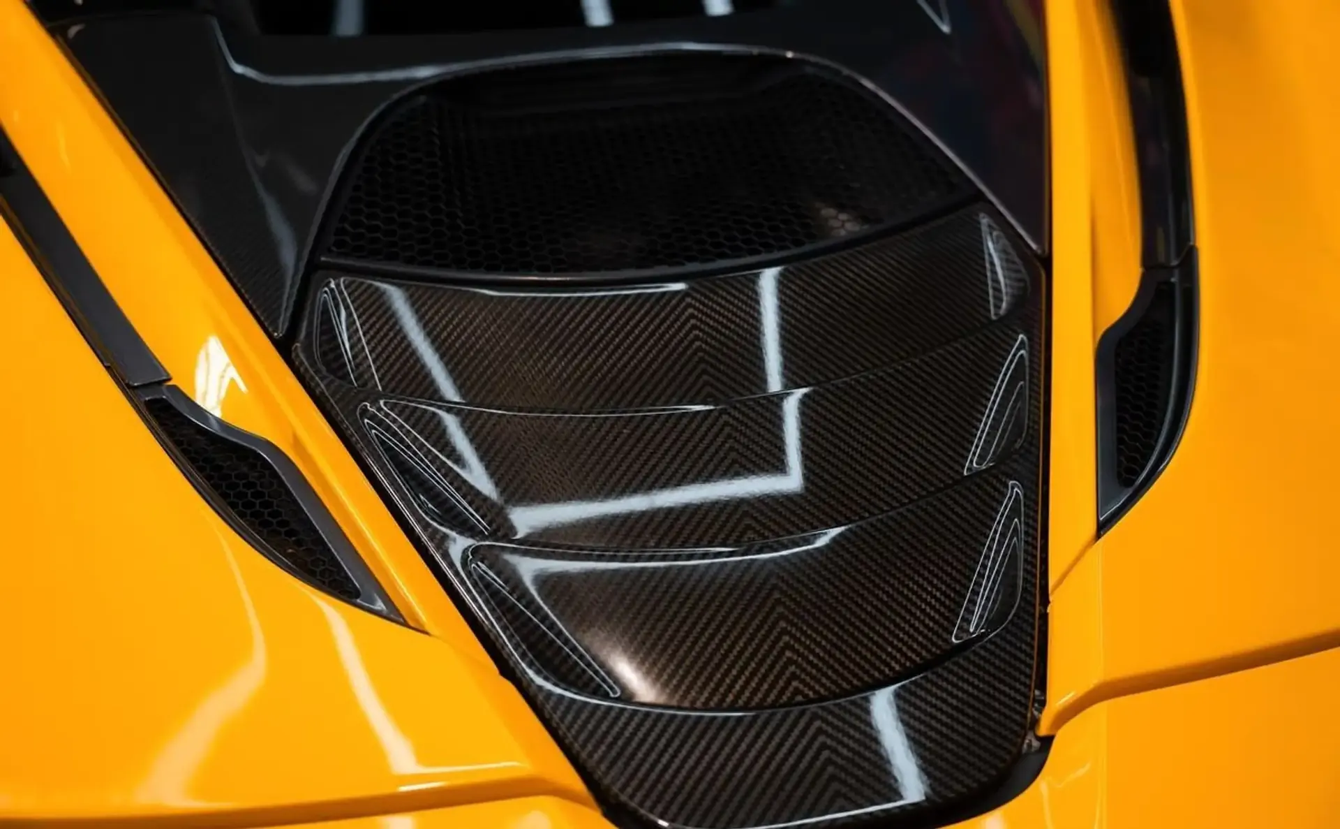 McLaren 720S — photo 11