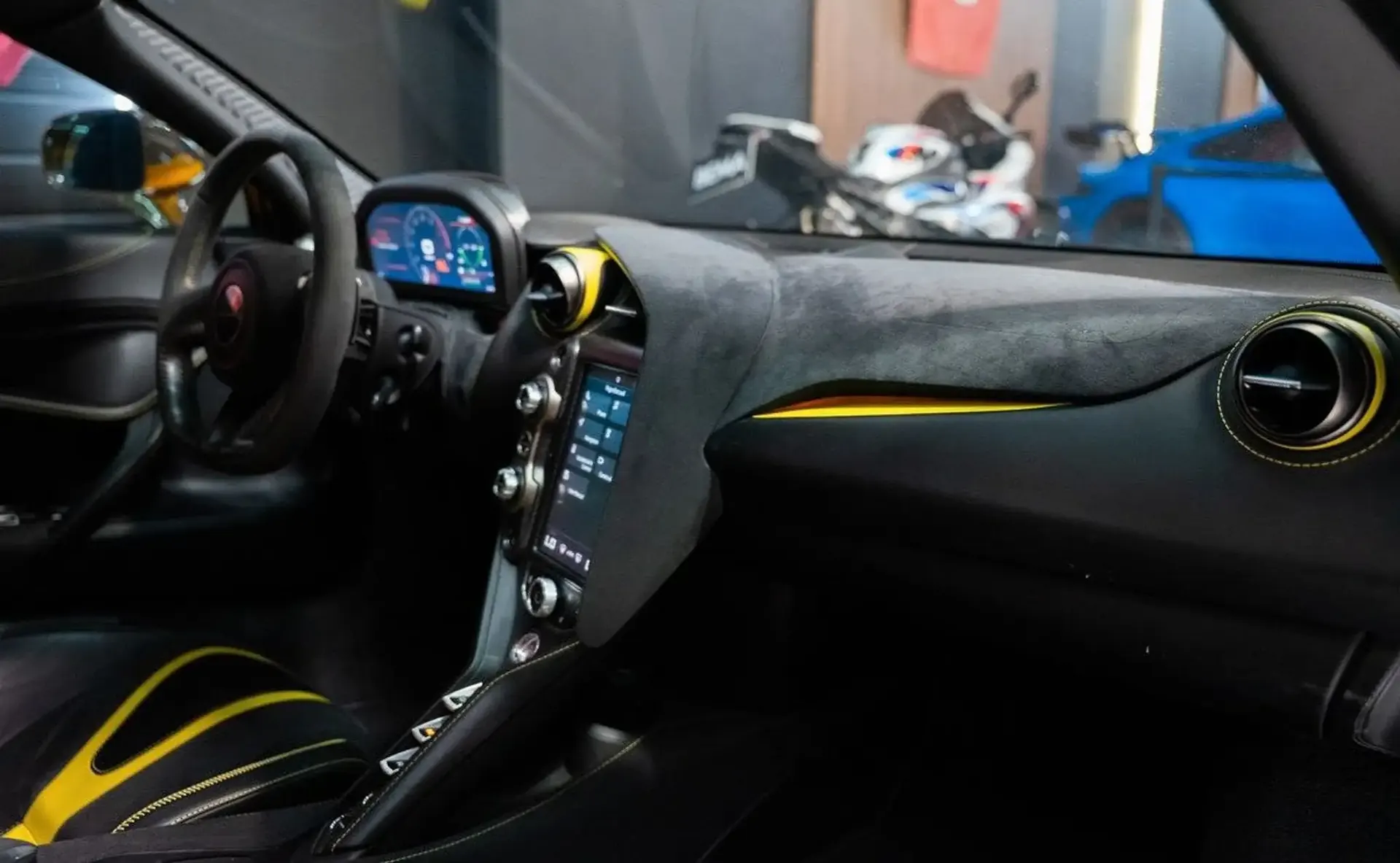 McLaren 720S — photo 4