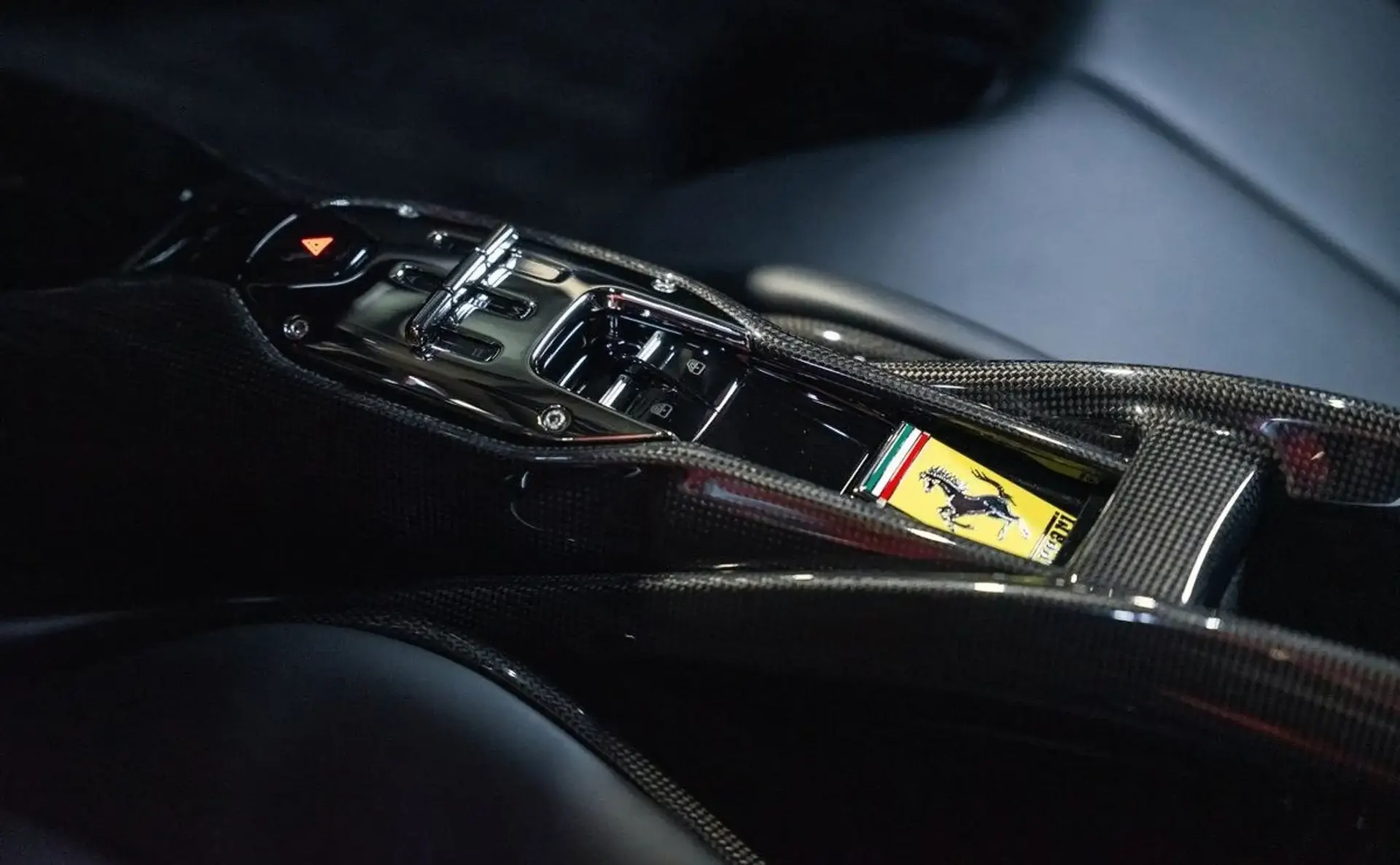 Ferrari SF90 — photo 9