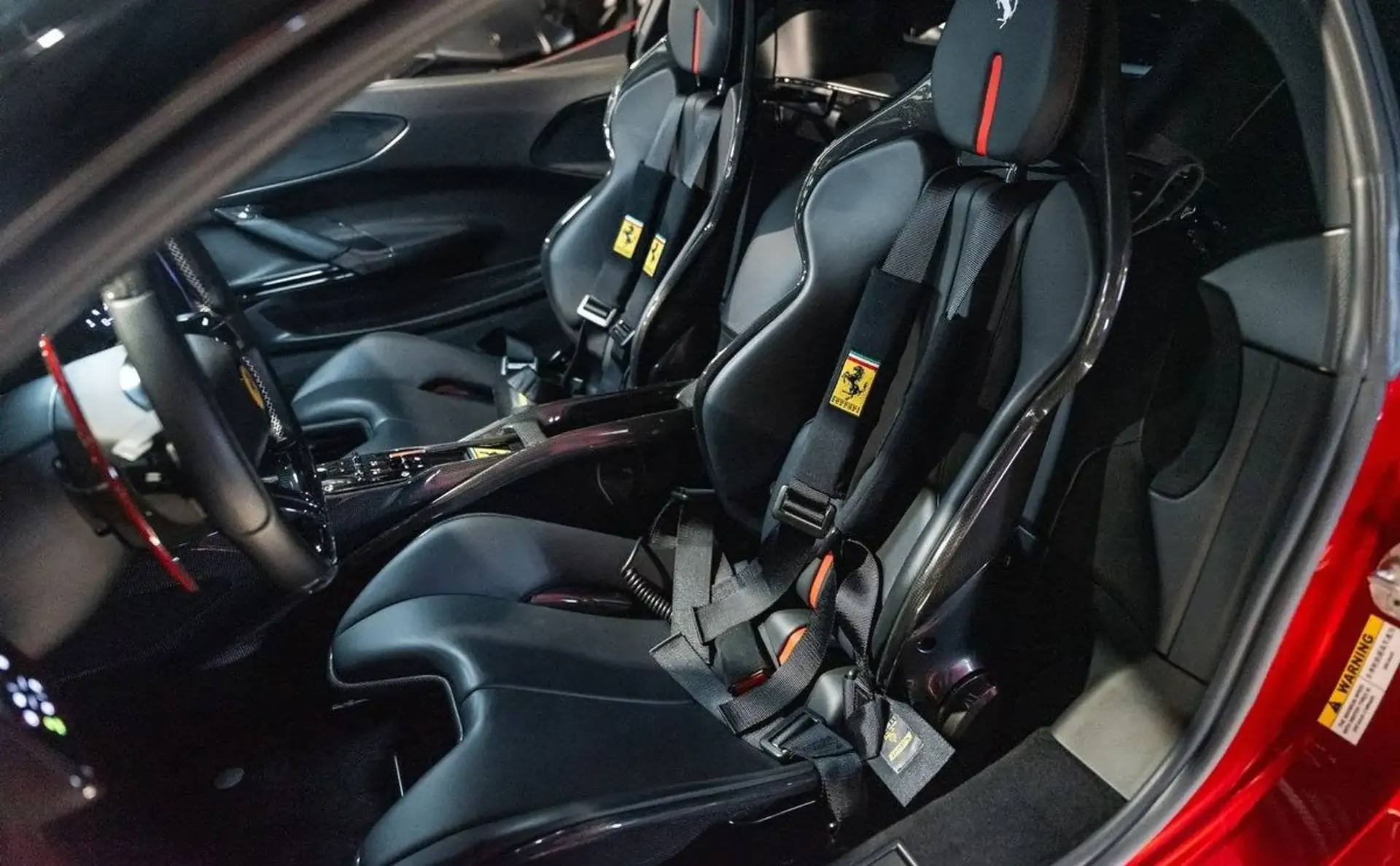 Ferrari SF90 — photo 10