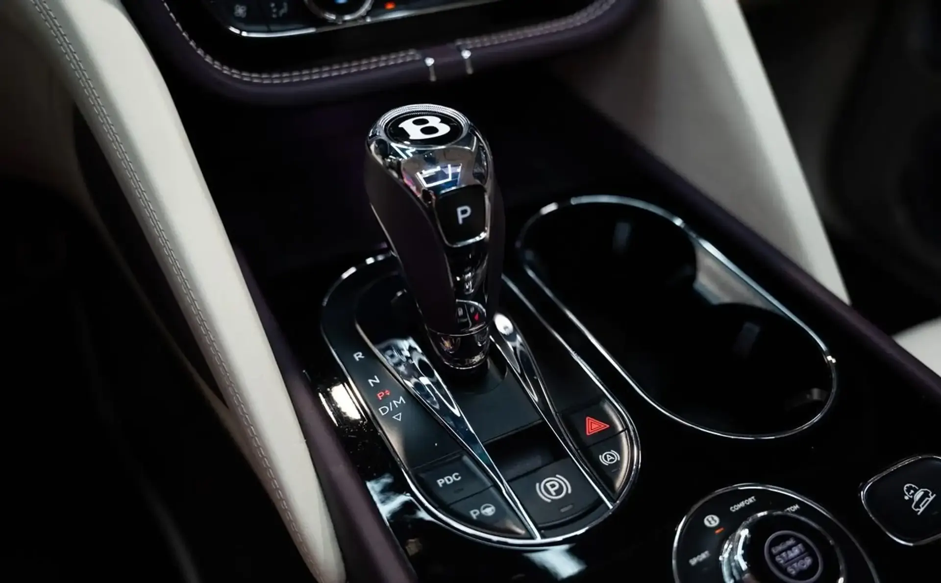 Bentley Bentayga — photo 10