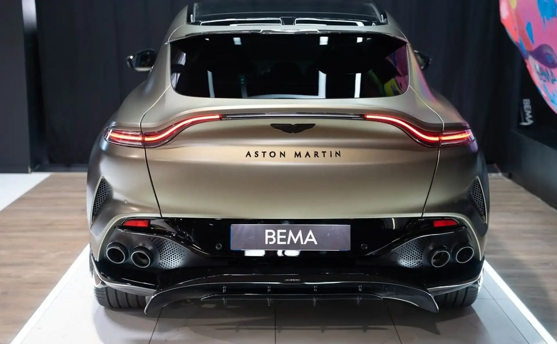 Aston Martin DBX — photo 5