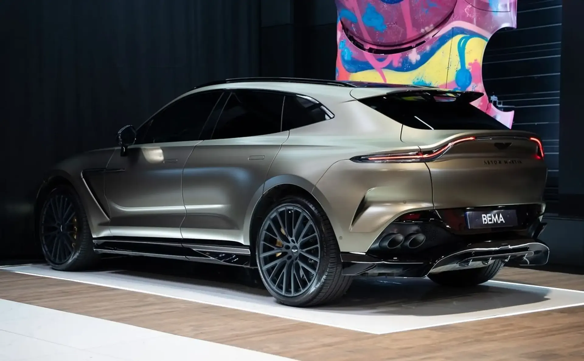 Aston Martin DBX — photo 2
