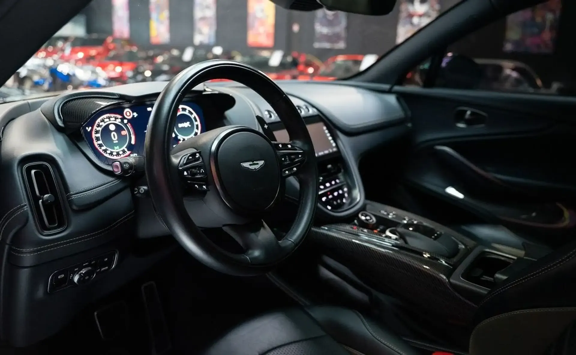 Aston Martin DBX — photo 9