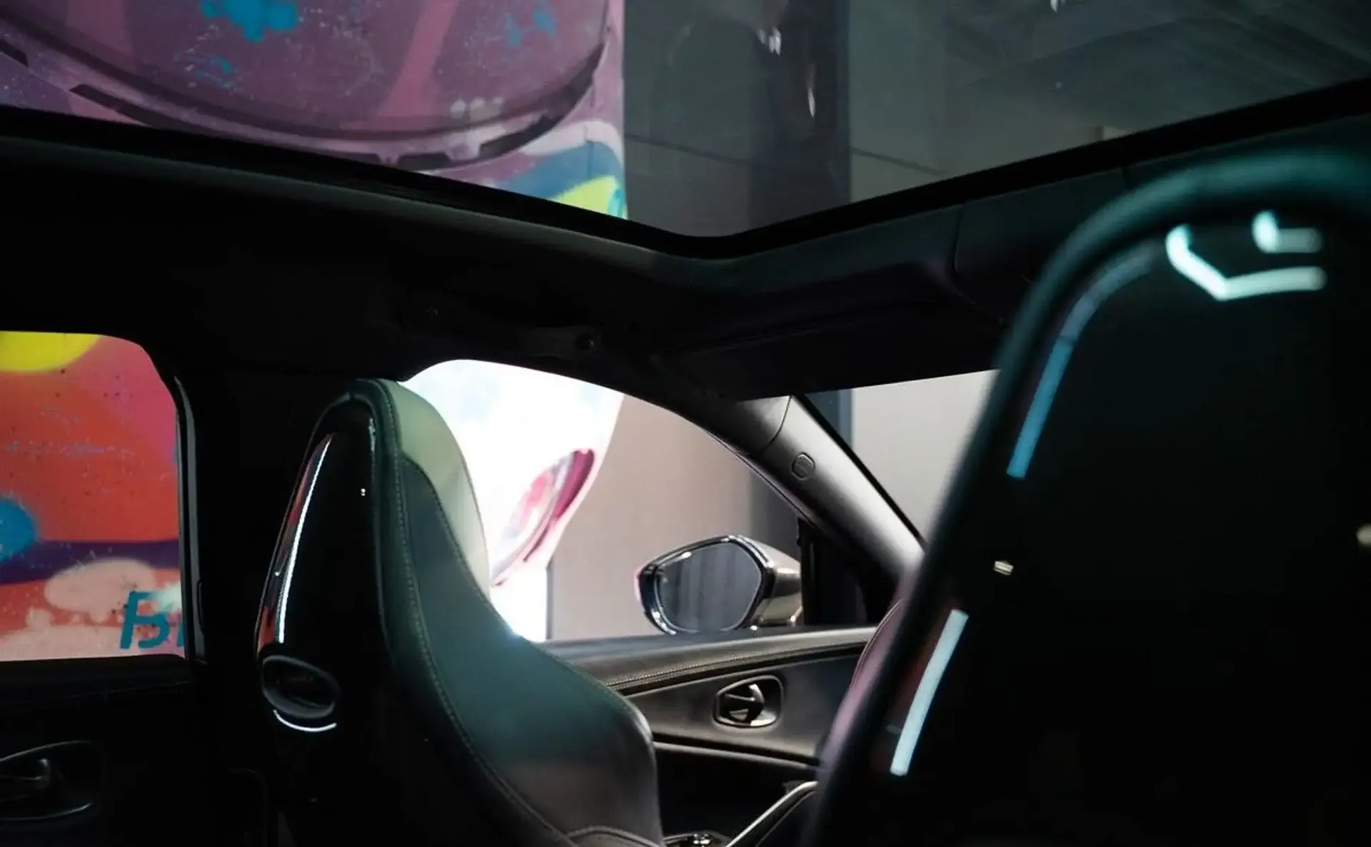 Aston Martin DBX — photo 13