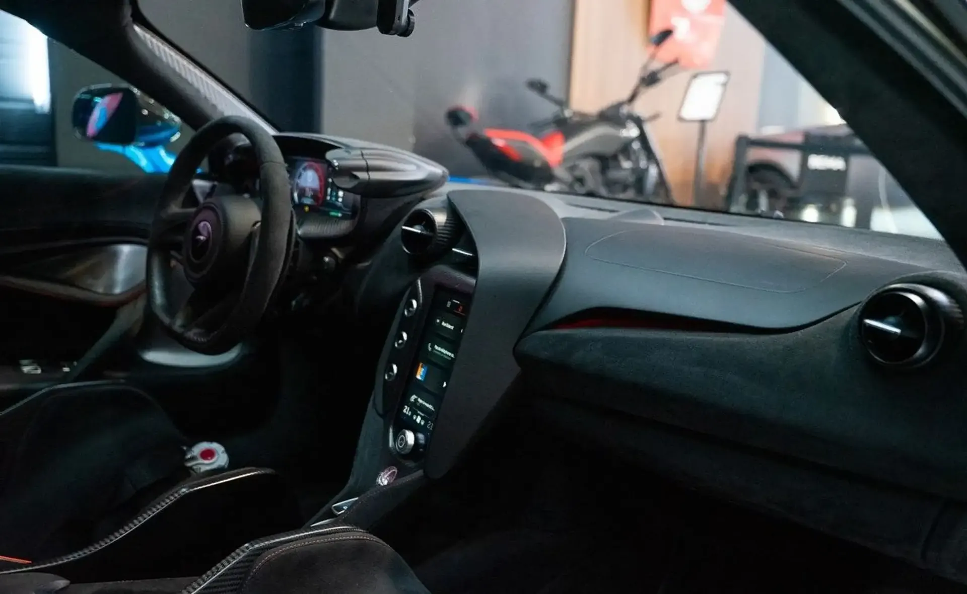 McLaren 750S — photo 6