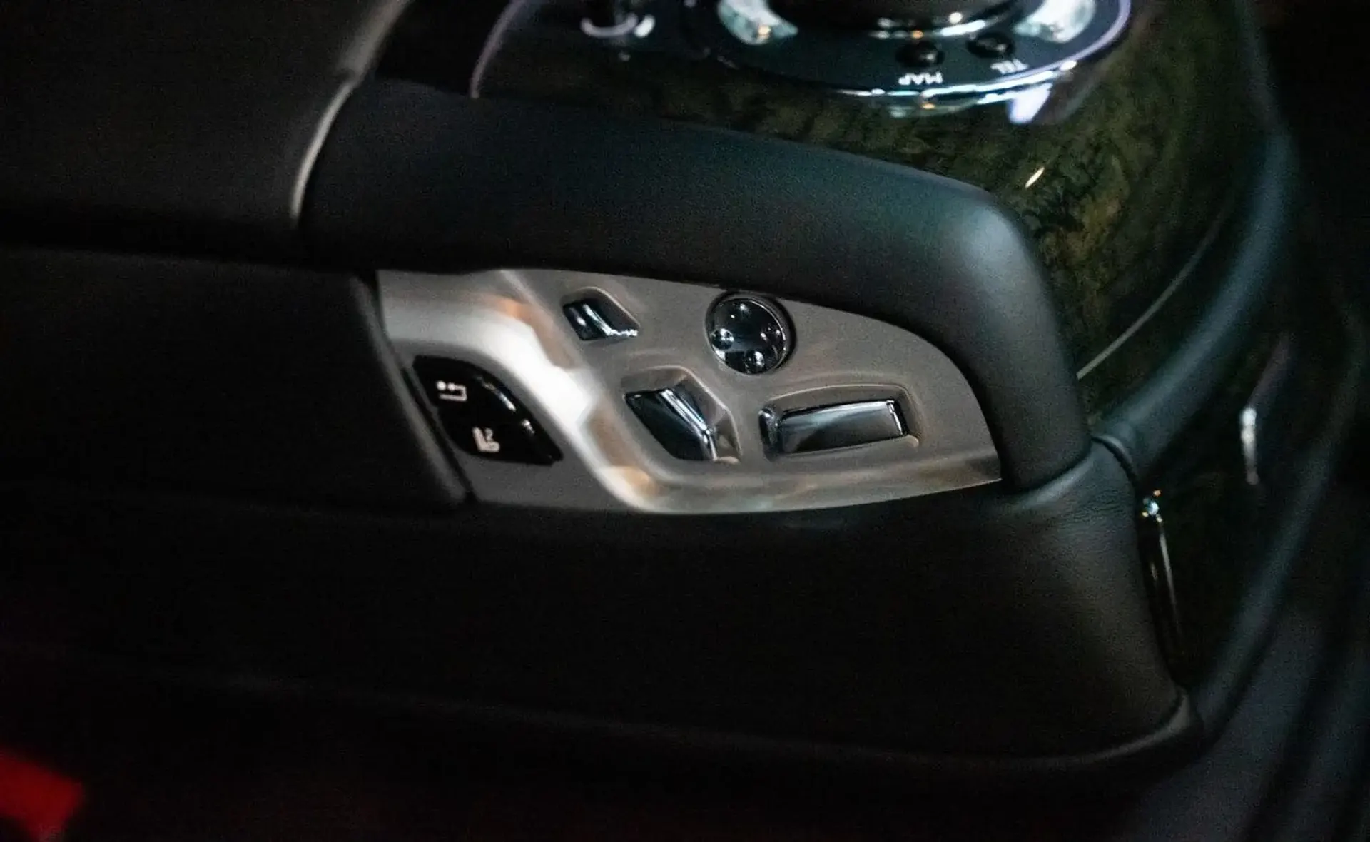 Rolls-Royce Ghost — photo 12
