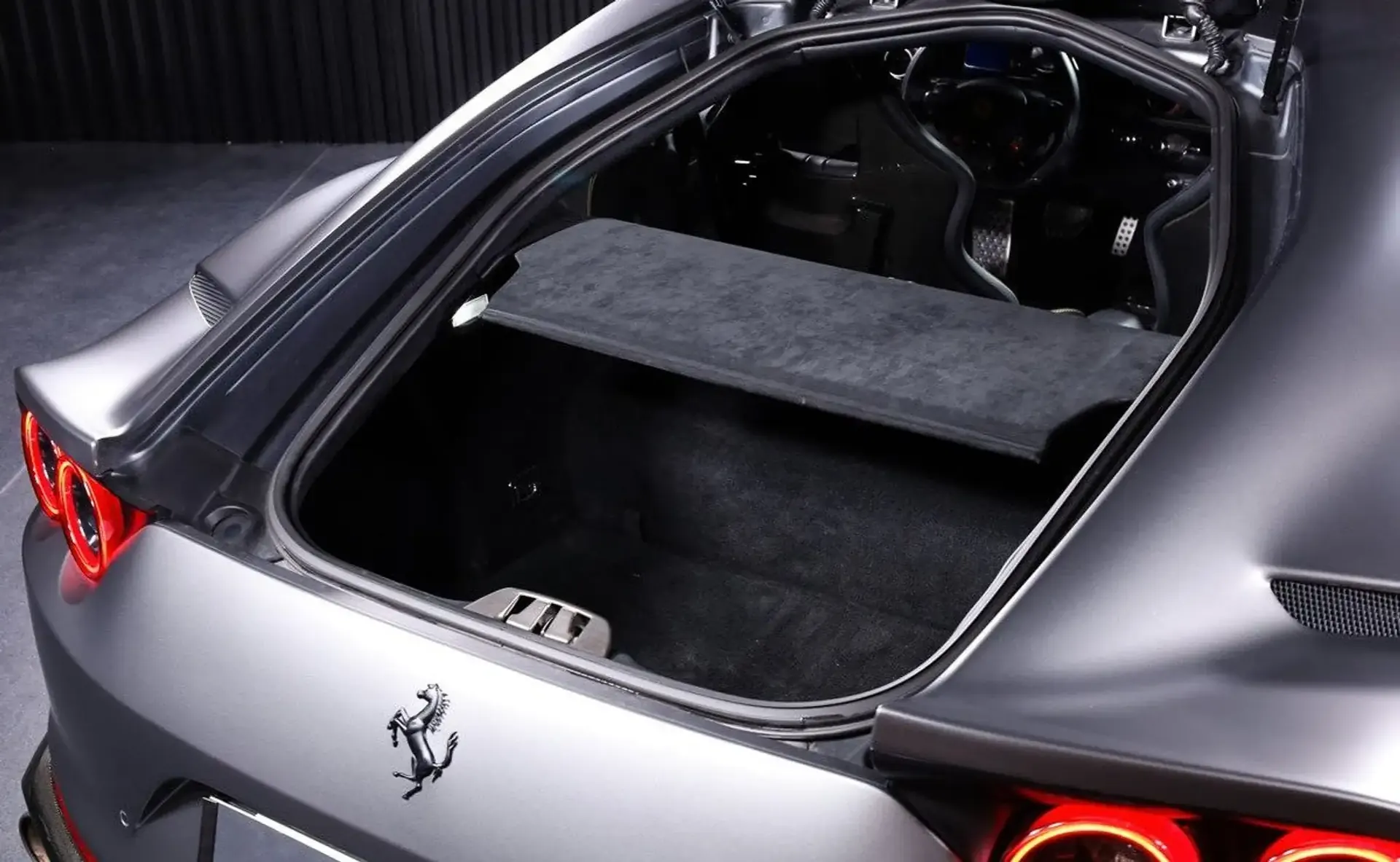 Ferrari 812 — photo 10